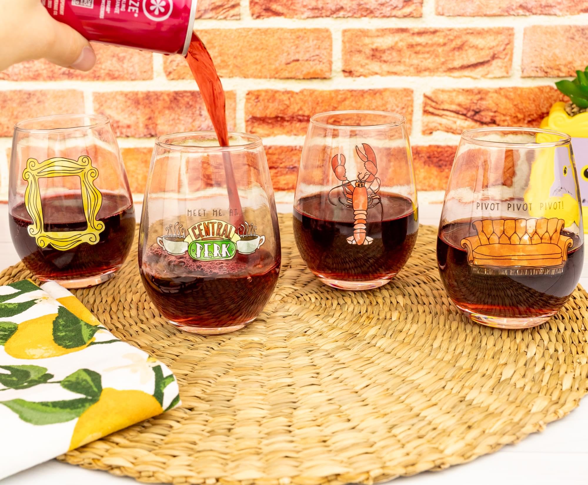 Foto 5 pulgar | Set De Copas De Vino Silver Buffalo Friends Iconic Quotes X4, 355 Ml - Venta Internacional.