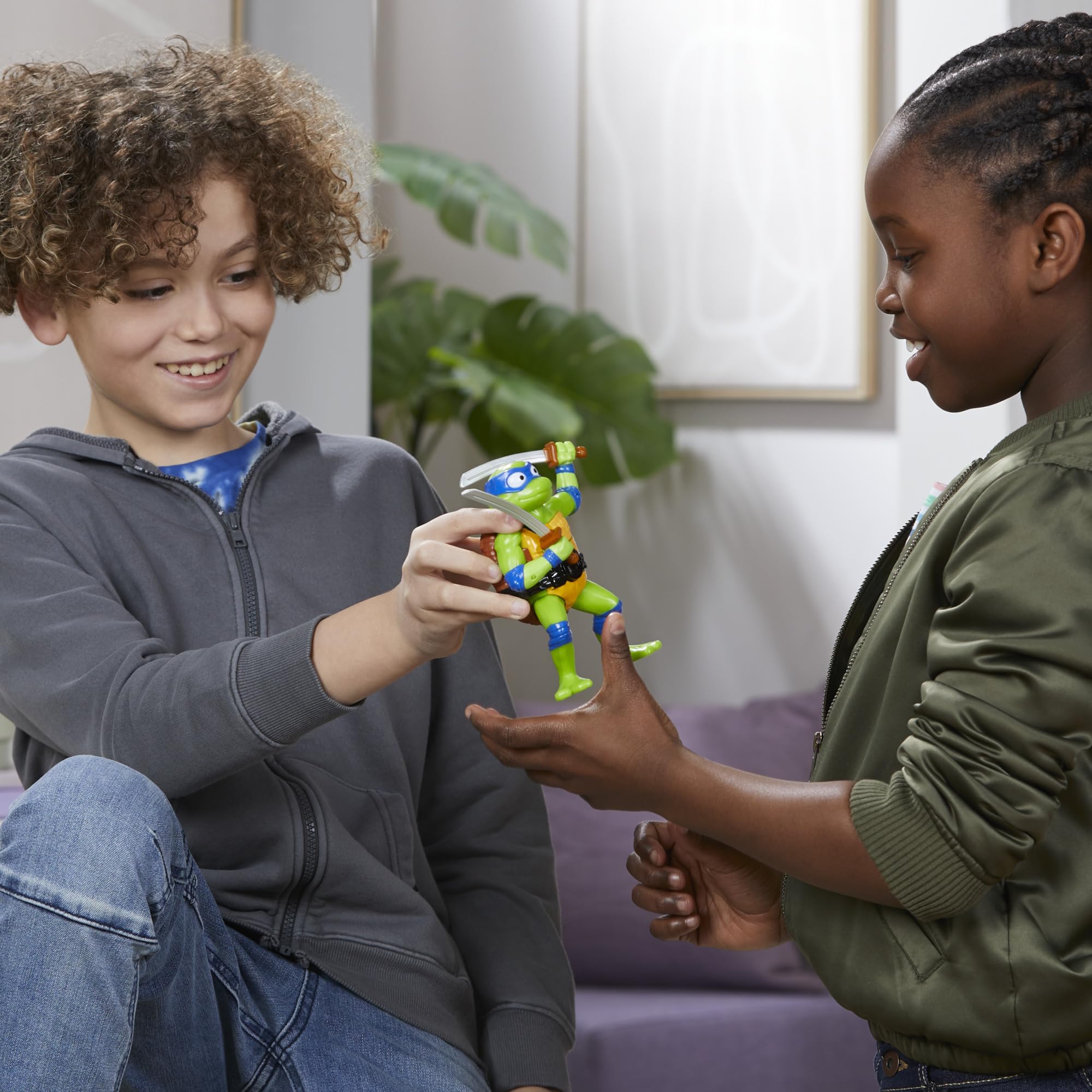 Foto 4 | Juego Hasbro Bop It! Edición Leonardo De Teenage Mutant Ninja Turtles - Venta Internacional.