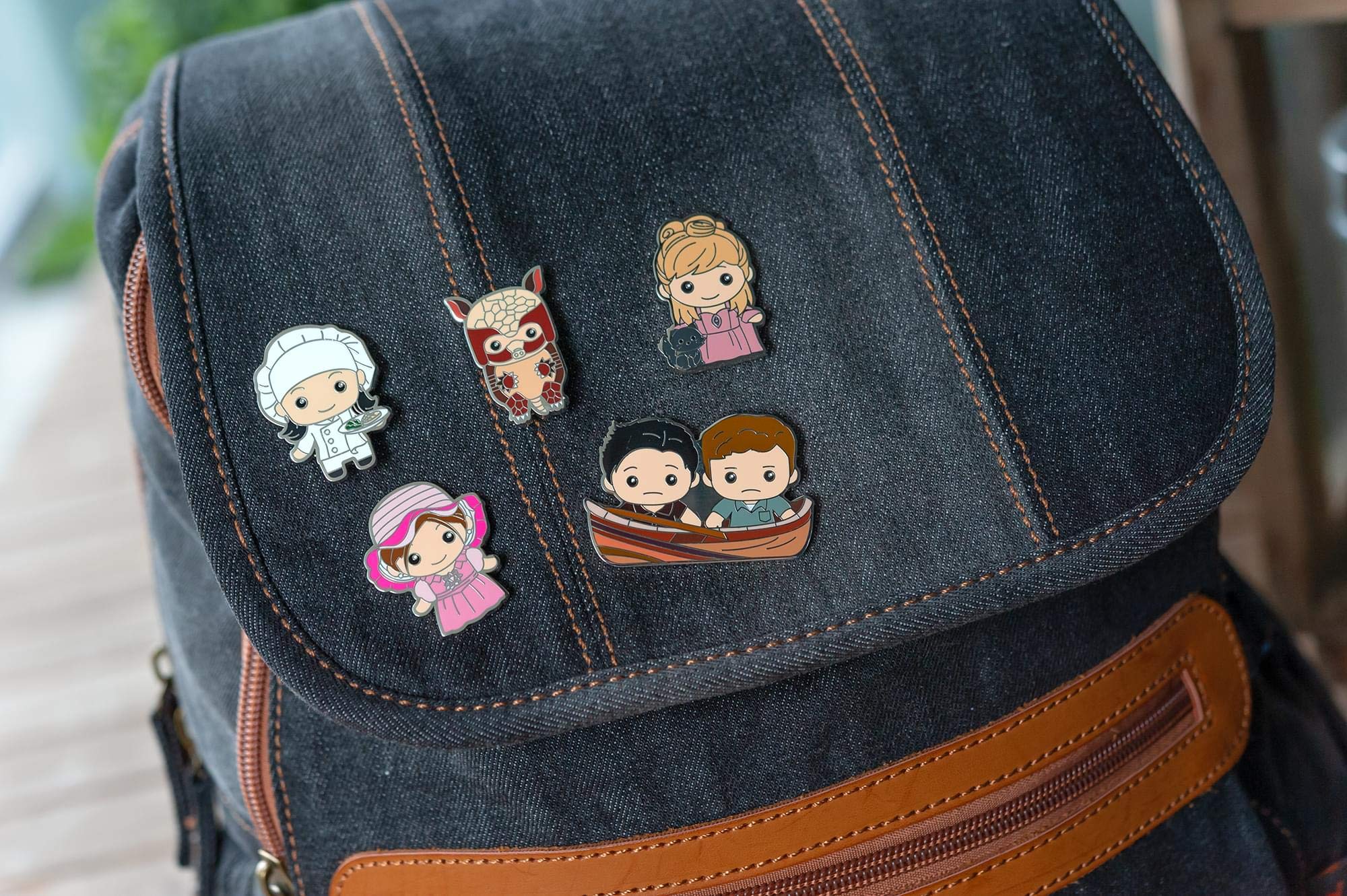 Foto 6 pulgar | Set De Alfileres Esmaltados Con Monograma Sdcc 2020 Toynk Exclusive Friends - Venta Internacional.