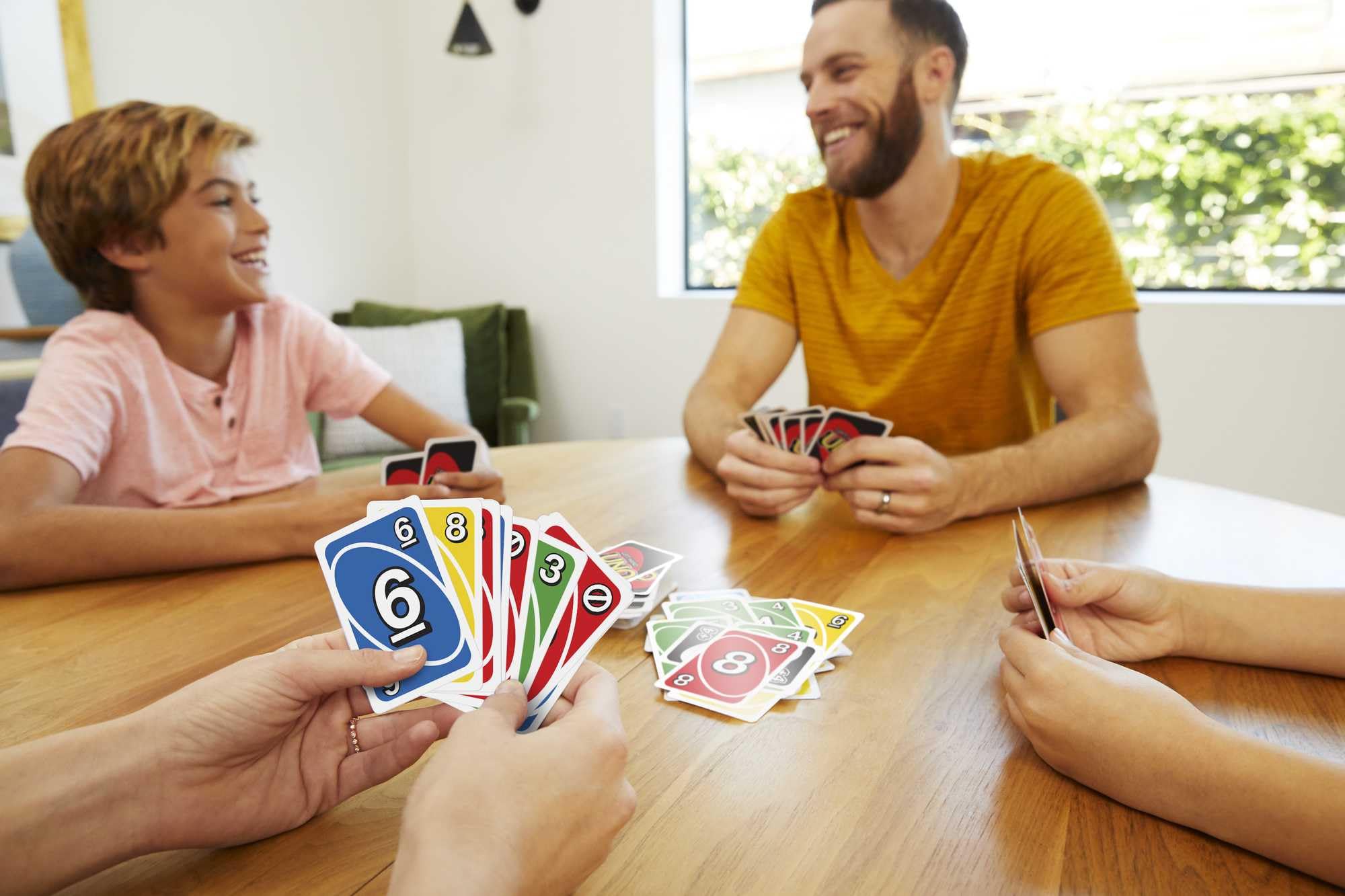 Foto 3 pulgar | Juego De Cartas Mattel Games Uno Para Familiares Zurdos Con Caja De Hojalata - Venta Internacional.