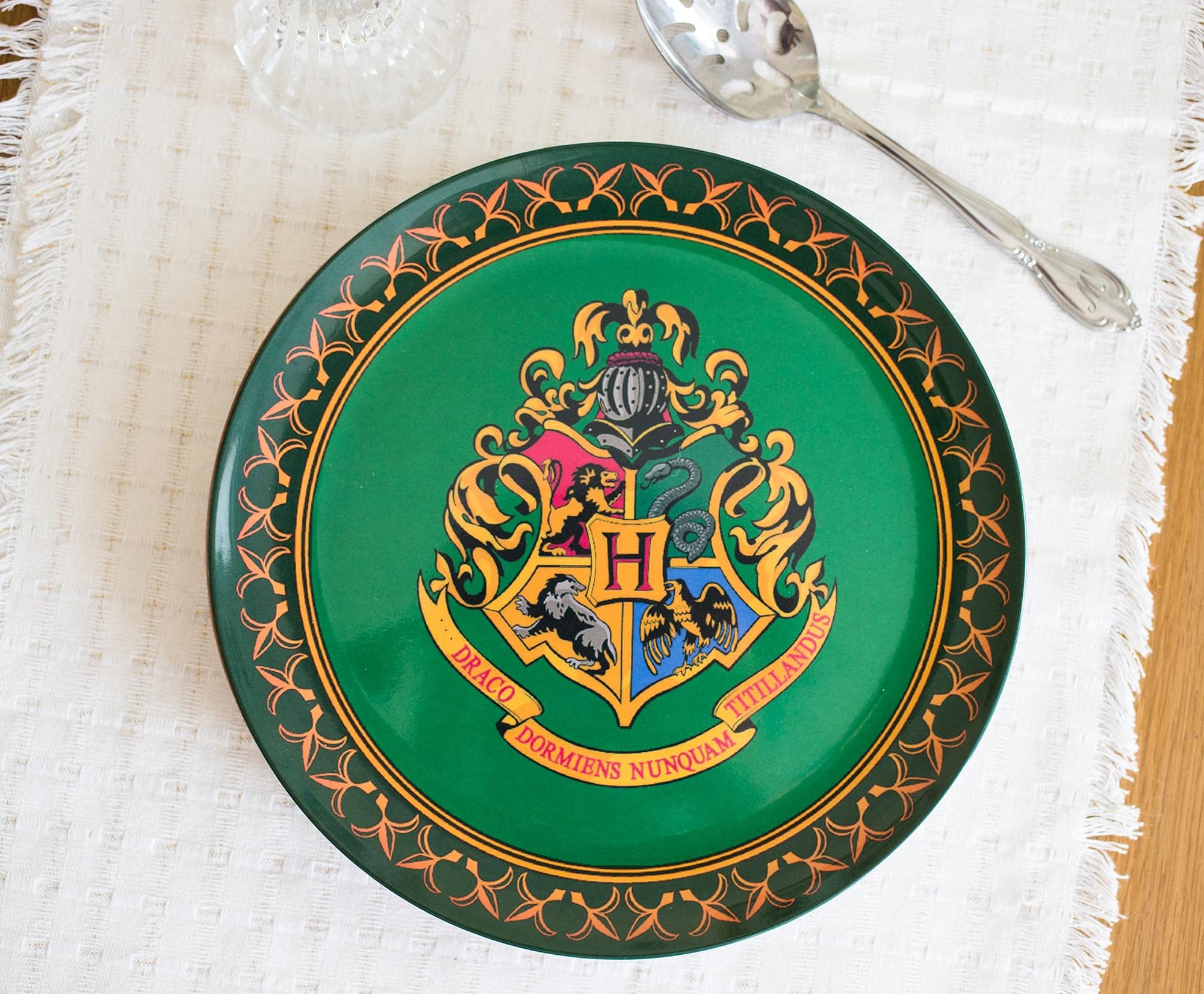 Foto 4 pulgar | Juego De Platos Silver Buffalo Harry Potter Con El Escudo De Hogwarts X4 - Venta Internacional.