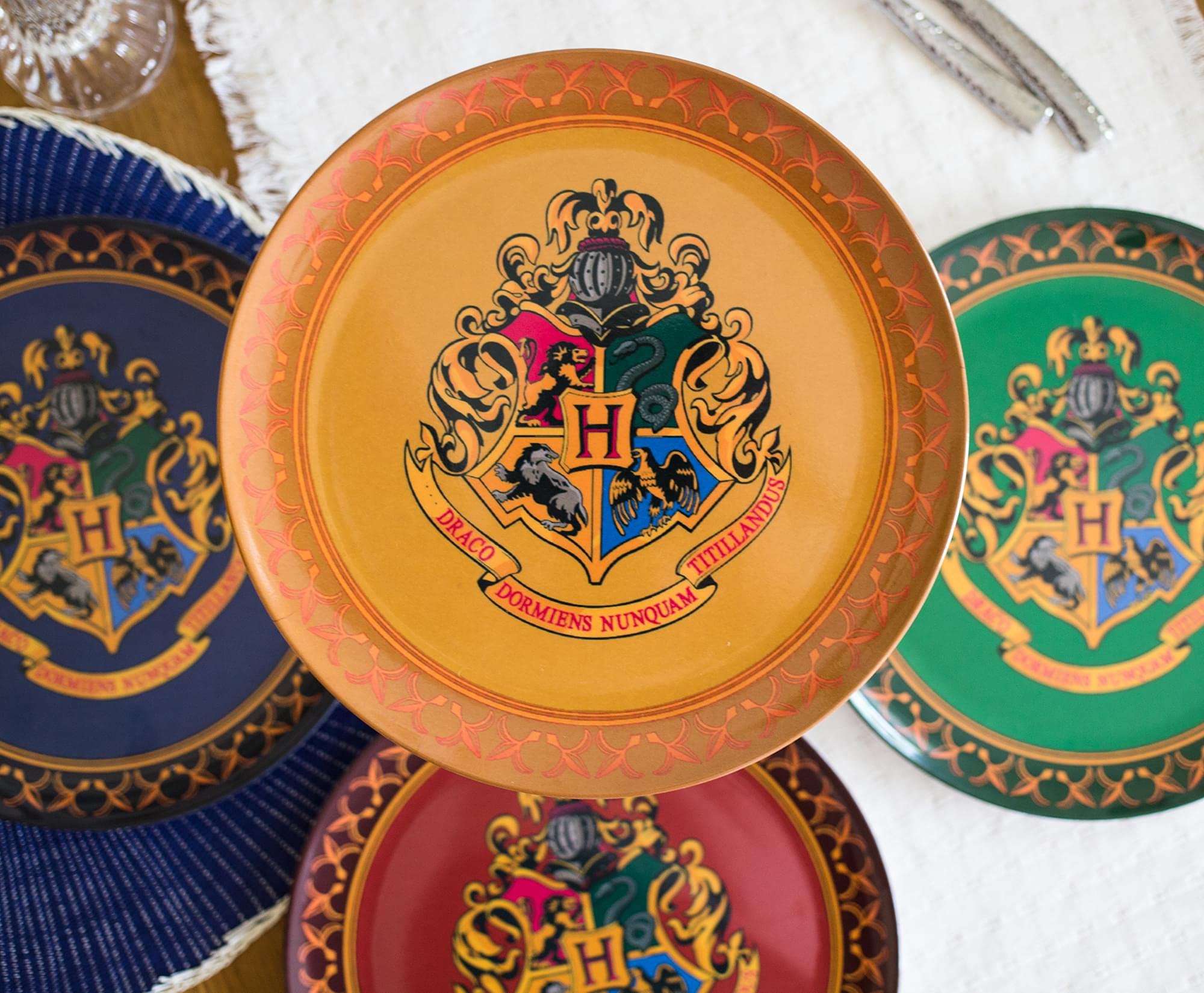 Foto 5 pulgar | Juego De Platos Silver Buffalo Harry Potter Con El Escudo De Hogwarts X4 - Venta Internacional.