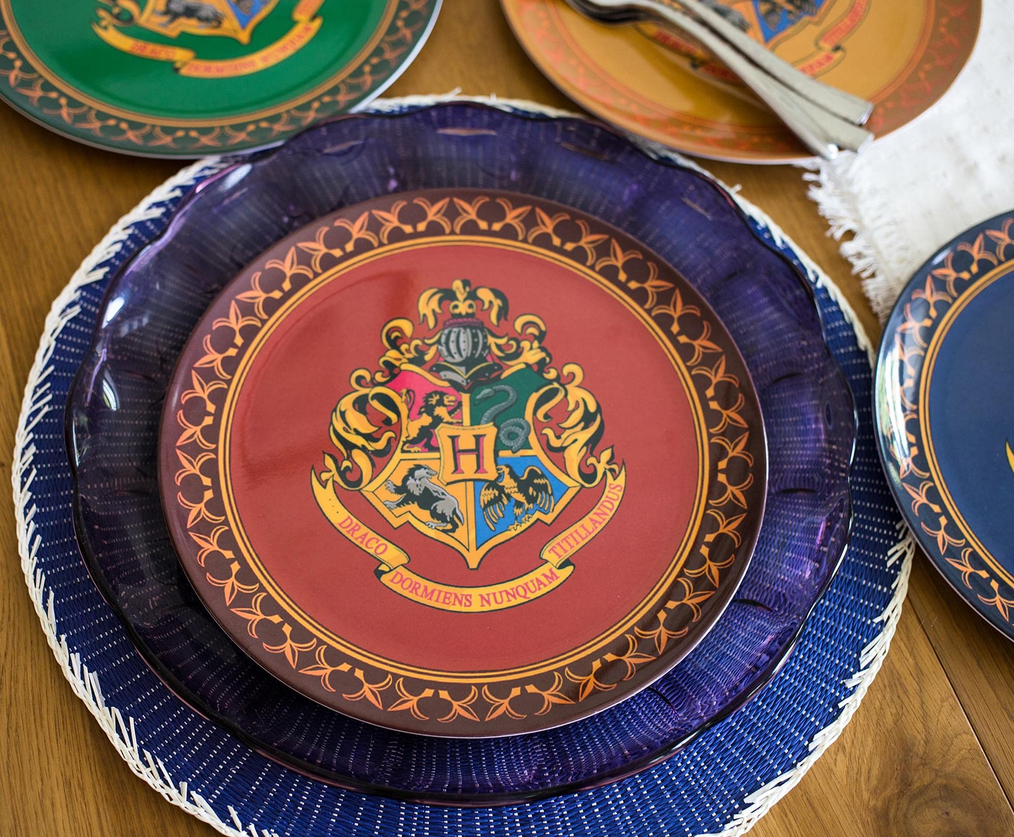 Foto 6 pulgar | Juego De Platos Silver Buffalo Harry Potter Con El Escudo De Hogwarts X4 - Venta Internacional.