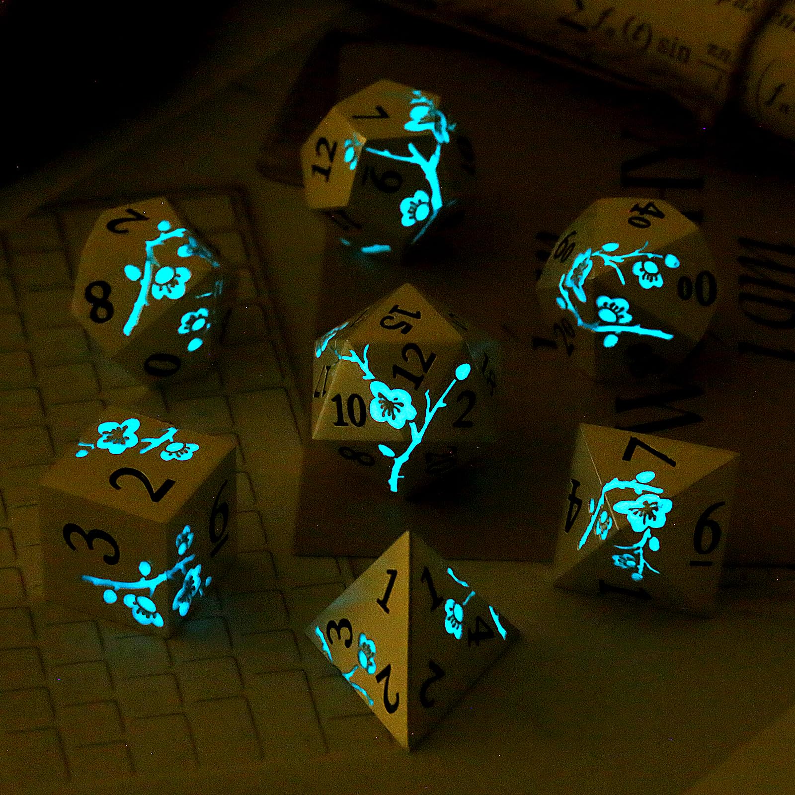 Foto 3 pulgar | Set De Dados Dndnd Glow In The Dark Blue Con Funda Metálica, 7 Unidades - Venta Internacional.
