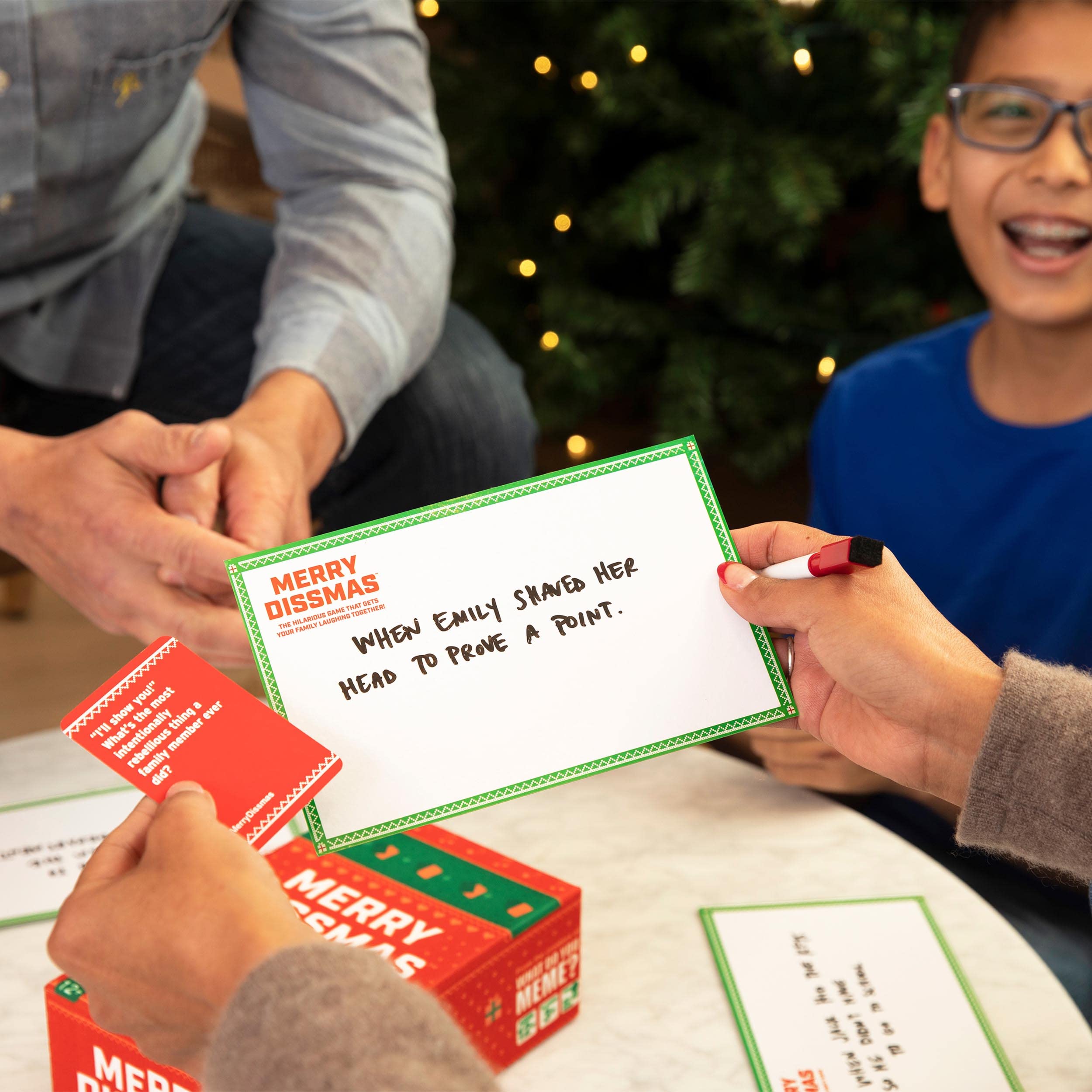 Foto 6 pulgar | Juego De Fiesta ¿qué Memes? ¡feliz Familia Dissmas! - Venta Internacional.