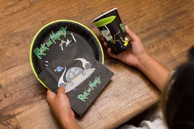 Foto 4 | Set De Artículos De Fiesta Plateado Buffalo Rick Y Morty In The Portal - Venta Internacional.