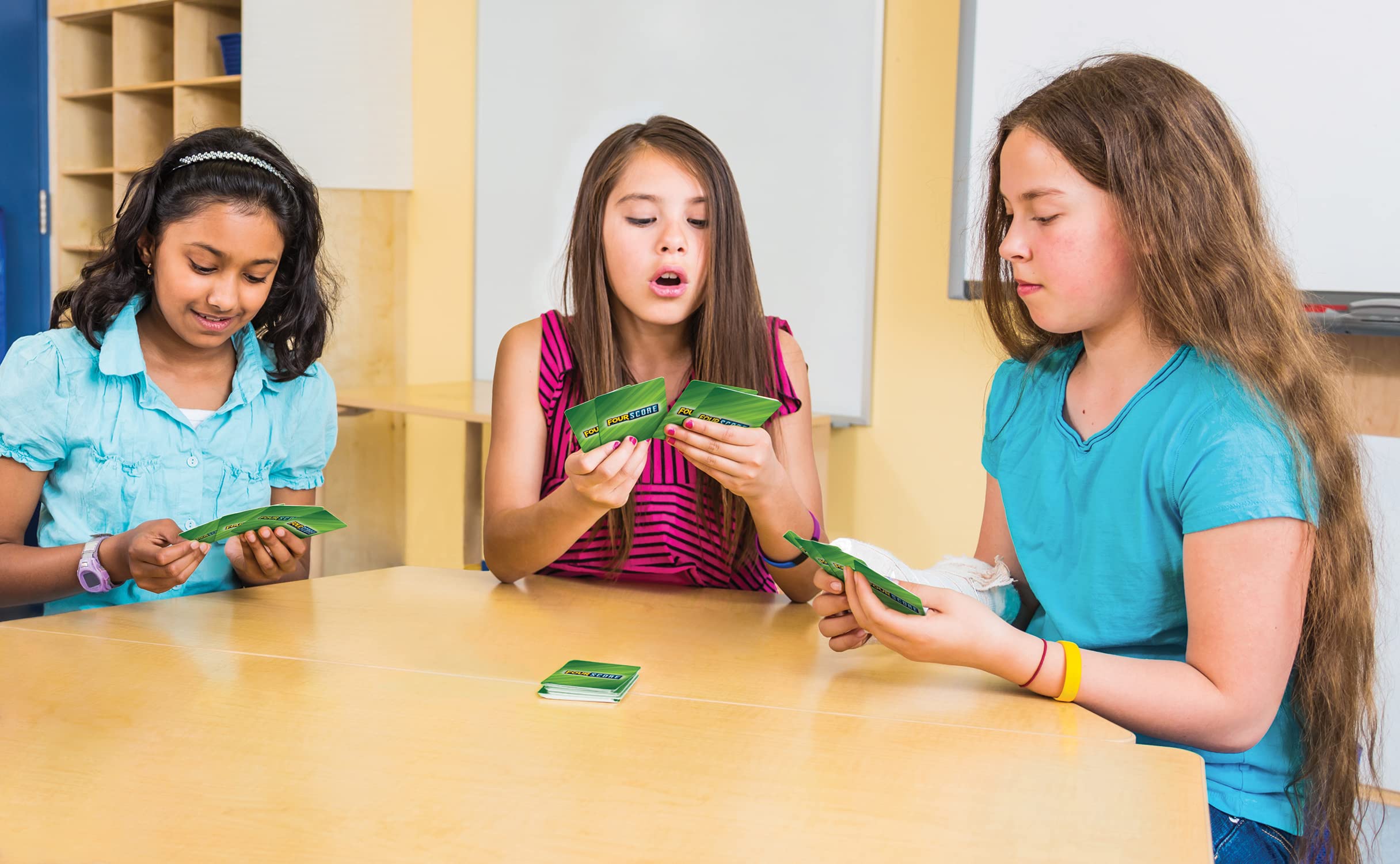 Foto 4 pulgar | Recursos Creados Por Un Profesor De Juegos De Cartas Four Score Durante Más De 6 Años - Venta Internacional.