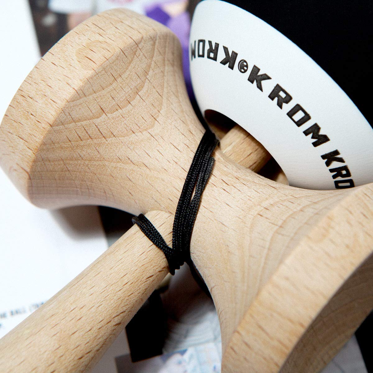 Foto 6 pulgar | Juguete Kendama Krom Pop Verde Lima Para Mantener El Equilibrio Y Los Reflejos - Venta Internacional.