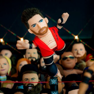 Foto 6 | Figura de Peluche Bleacher Creatures Wwe L.A. Knight de 10 cm de Altura - Venta Internacional