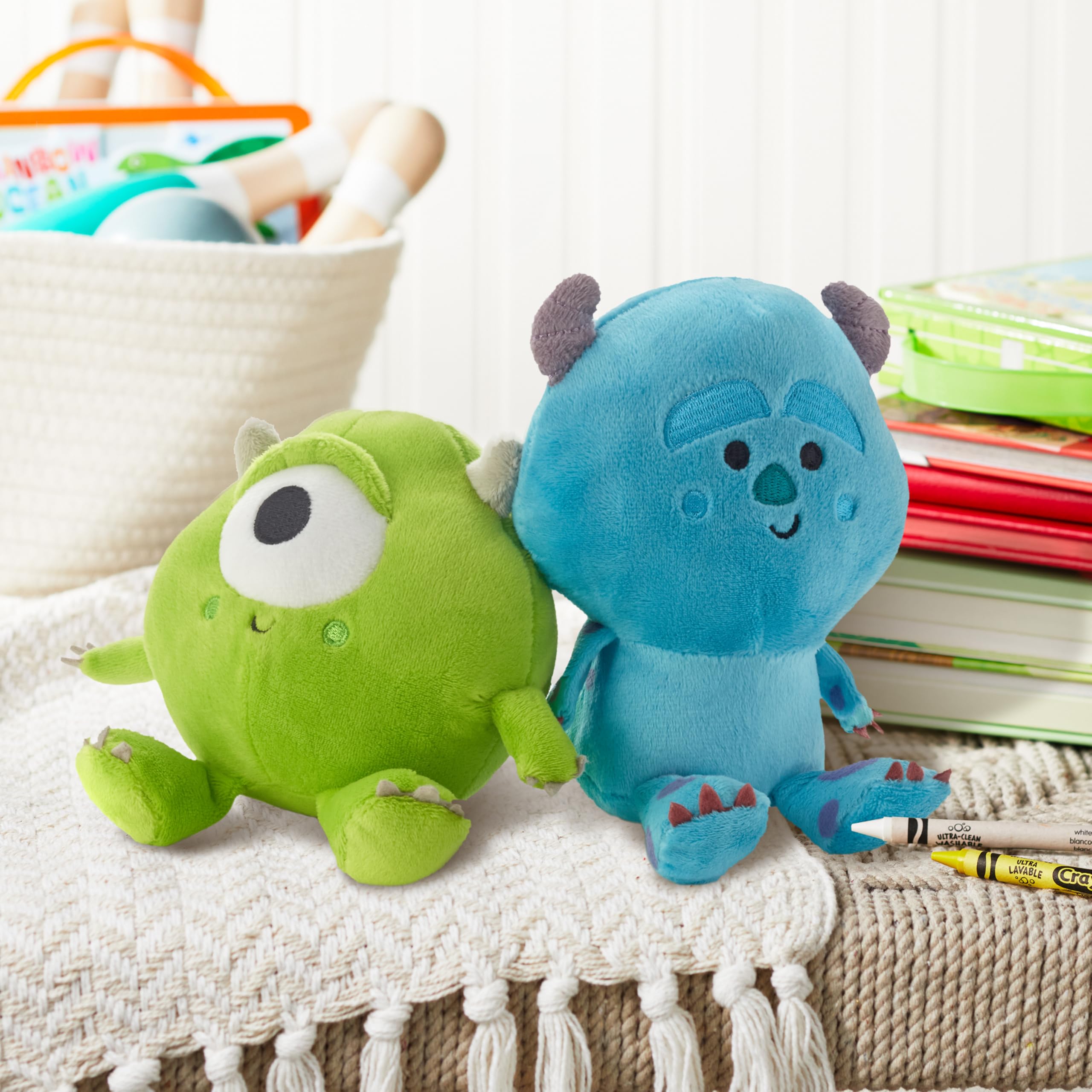 Foto 2 | Peluche Hallmark Better Together Disney Pixar Monsters Inc. - Venta Internacional.