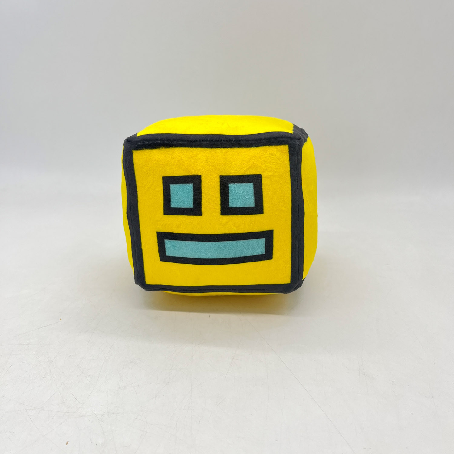 Foto 4 pulgar | Cojín Plush Doll Geometry Dash Game De 40 Cm - Venta Internacional.