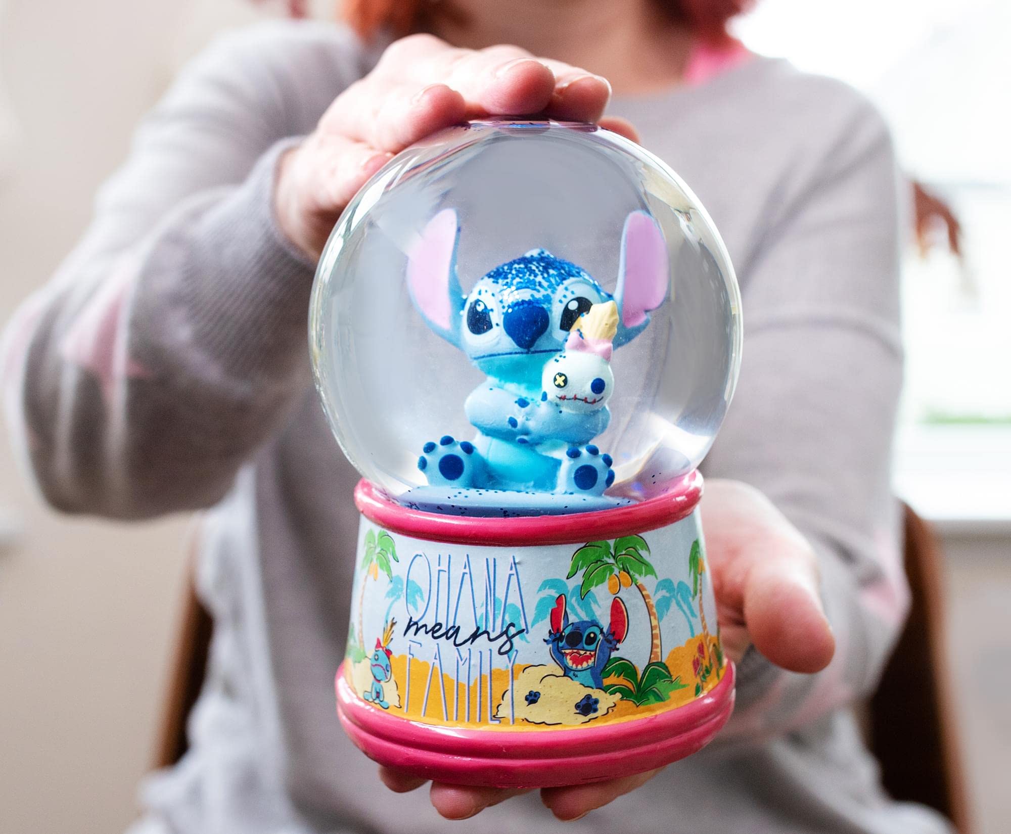 Foto 4 pulgar | Bola De Nieve Disney Lilo & Stitch Ohana Ligh-up De 15 Cm De Altura - Venta Internacional.