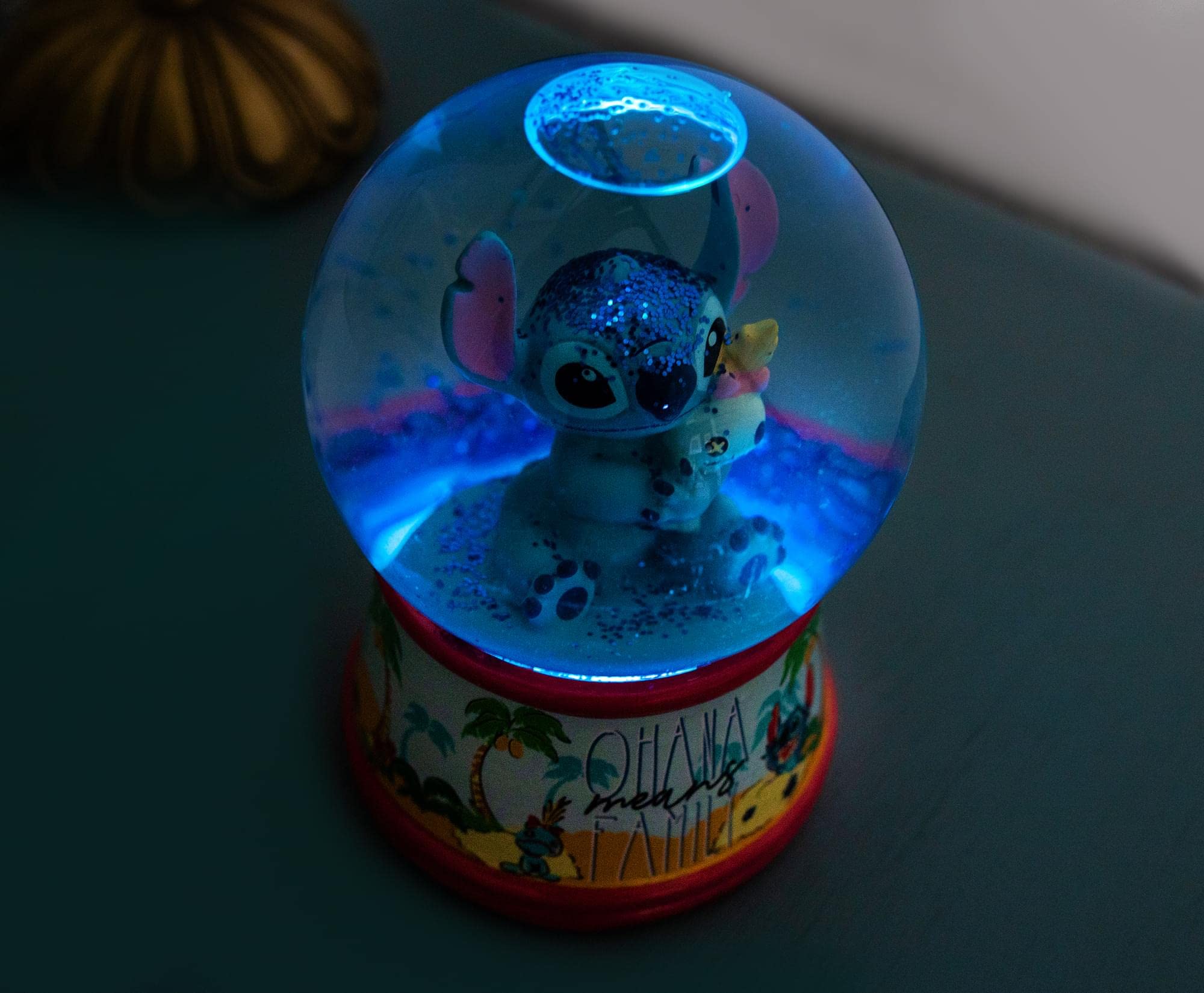 Foto 5 pulgar | Bola De Nieve Disney Lilo & Stitch Ohana Ligh-up De 15 Cm De Altura - Venta Internacional.