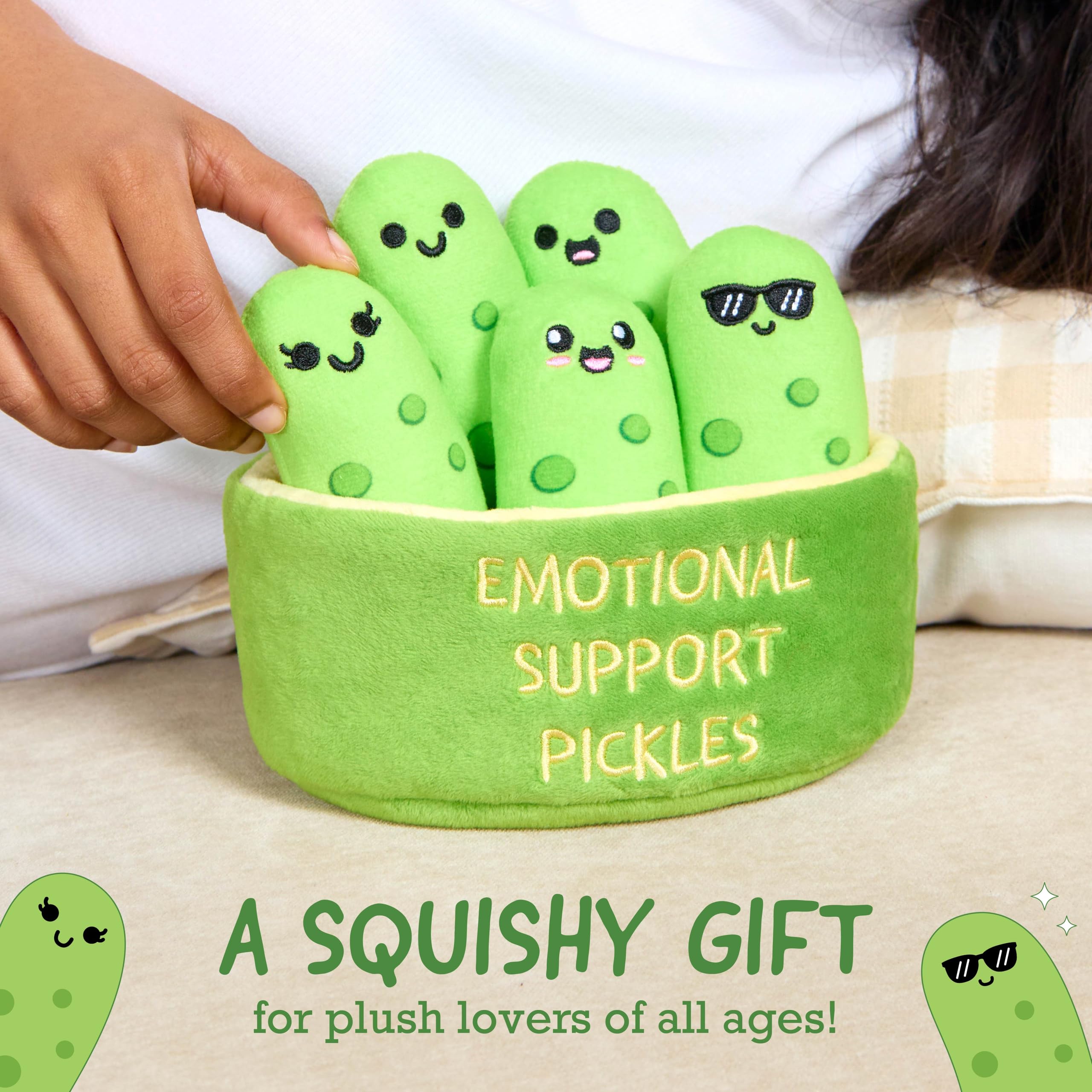 Foto 3 pulgar | Peluches Relacionados Con Emotional Support Pickles Con Cesta De Transporte - Venta Internacional.