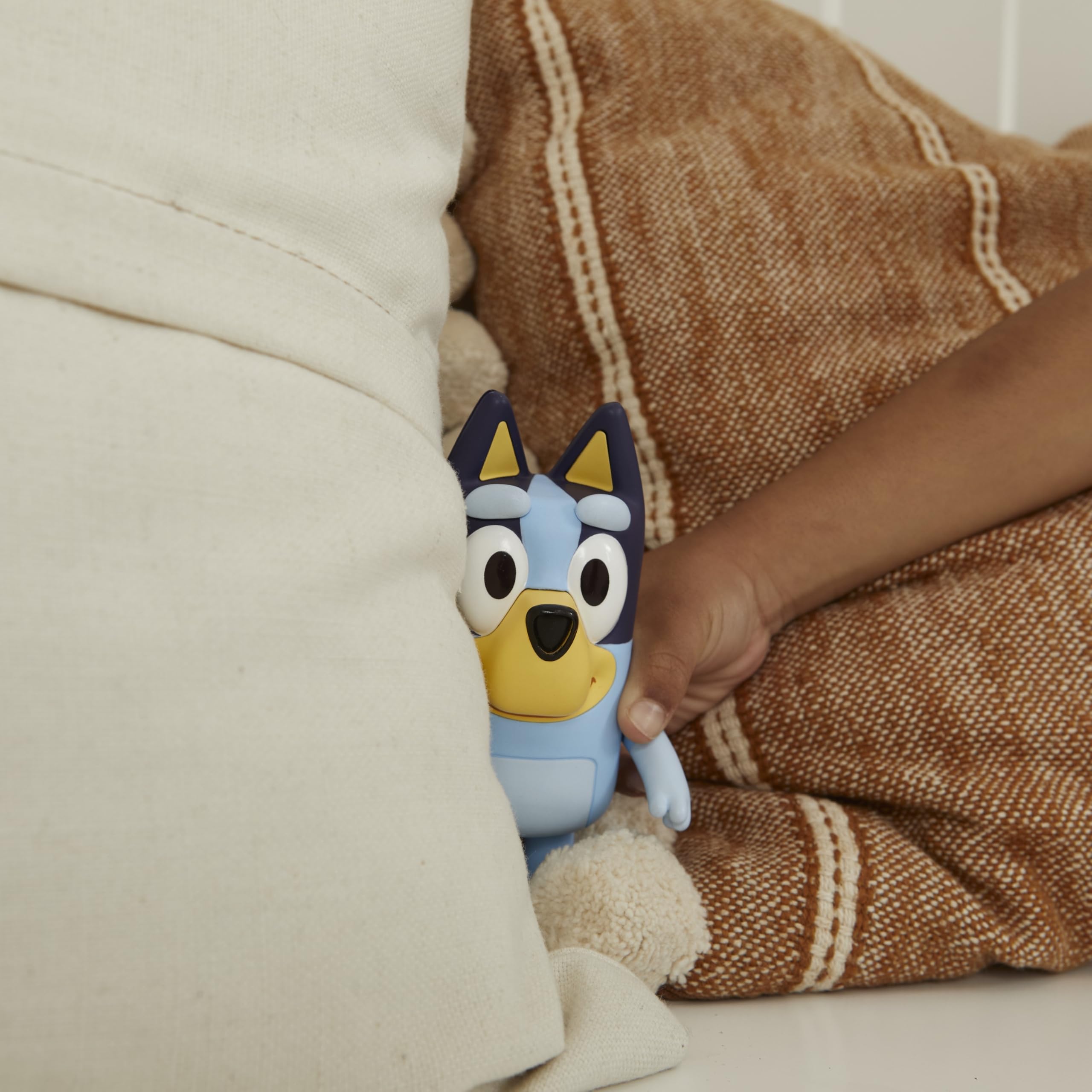 Foto 3 | Juego Hide & Seek Bluey Con Temporizador Incorporado, Habla Y Se Ríe - Venta Internacional.