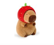 Peluche Xtellar Adorables Capibara Con Gorras De Tiburón/fresa 35cm