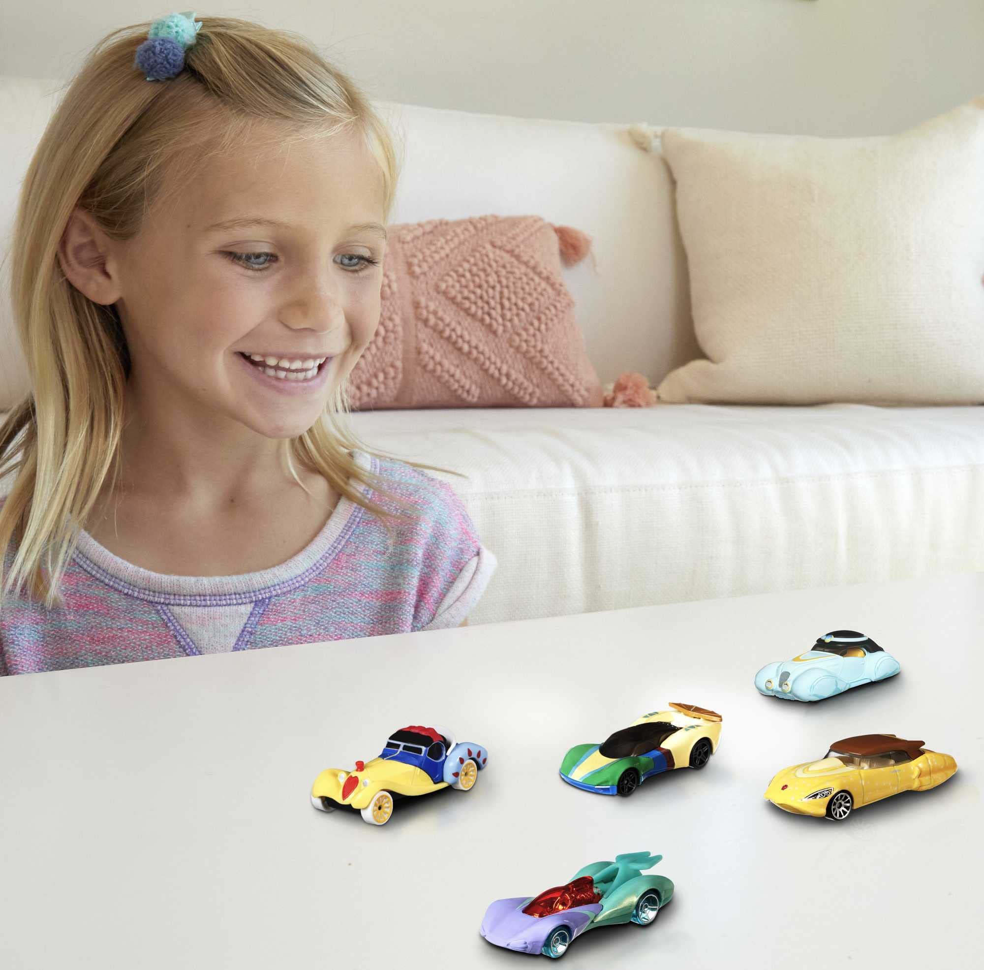 Foto 2 | Venta Internacional - Coches Inspirados en Personajes de Princesa Disney Hot Wheels 5 Piezas