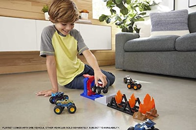 Foto 2 | Set De Juego Monster Truck Fire Con Vehículo Fundido A Presión Y Lanzador - Venta Internacional.