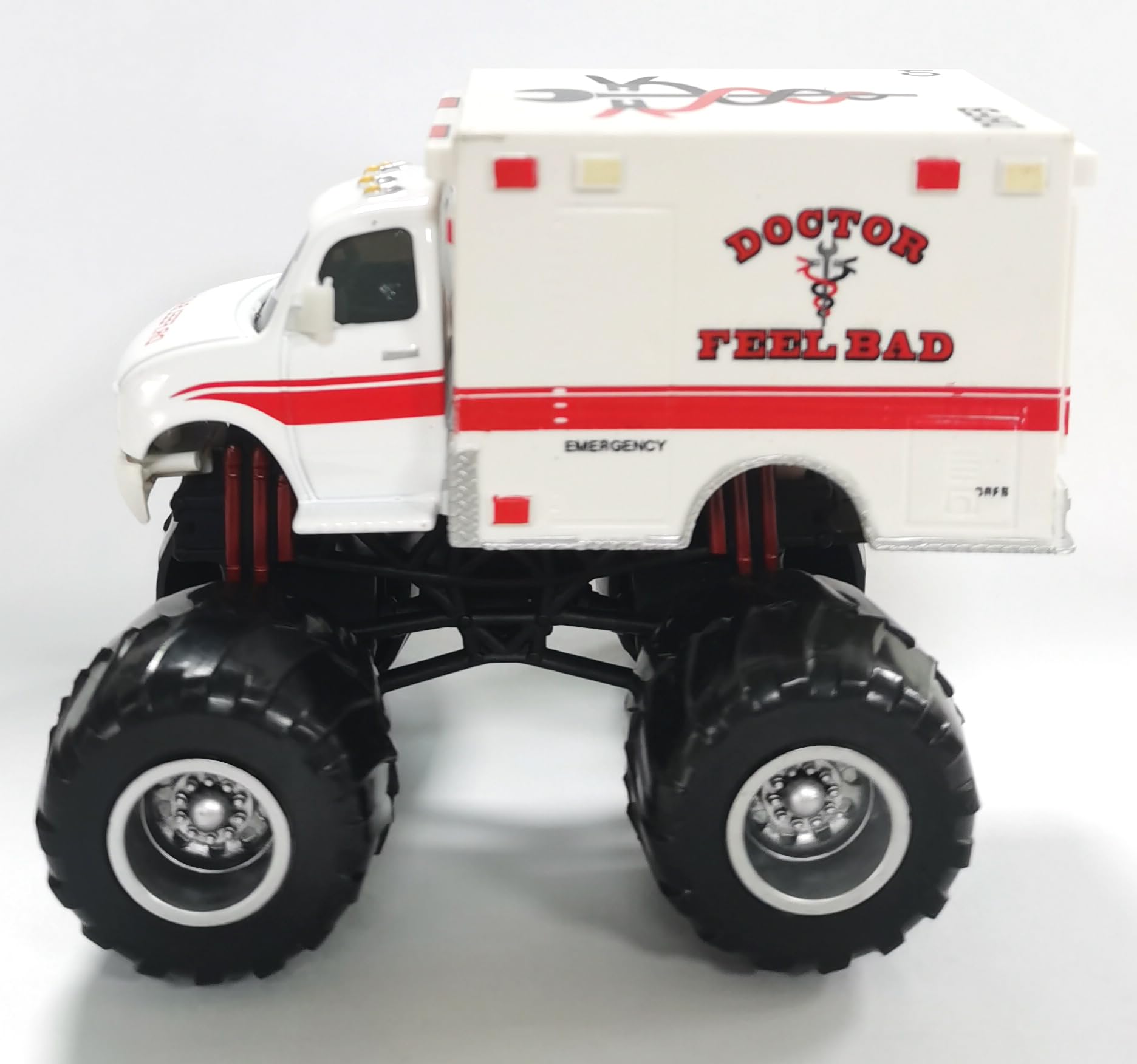 Foto 4 pulgar | Toy Car Filmenunu Movie Big Wheel Ambulance 1:55 Die-cast - Venta Internacional.