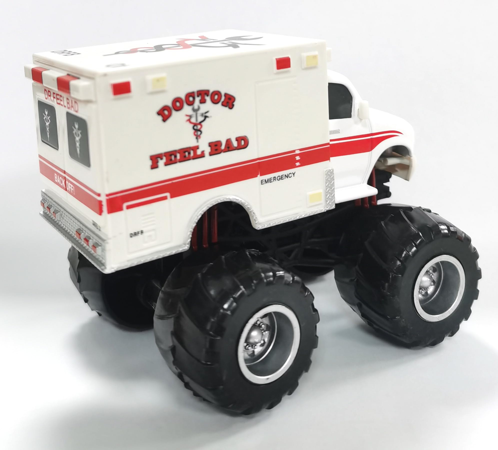 Foto 6 pulgar | Toy Car Filmenunu Movie Big Wheel Ambulance 1:55 Die-cast - Venta Internacional.