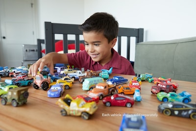 Foto 3 | Juguete Disney Cars Deluxe Mack Fundido A Presión Escala 1:55 para Niños