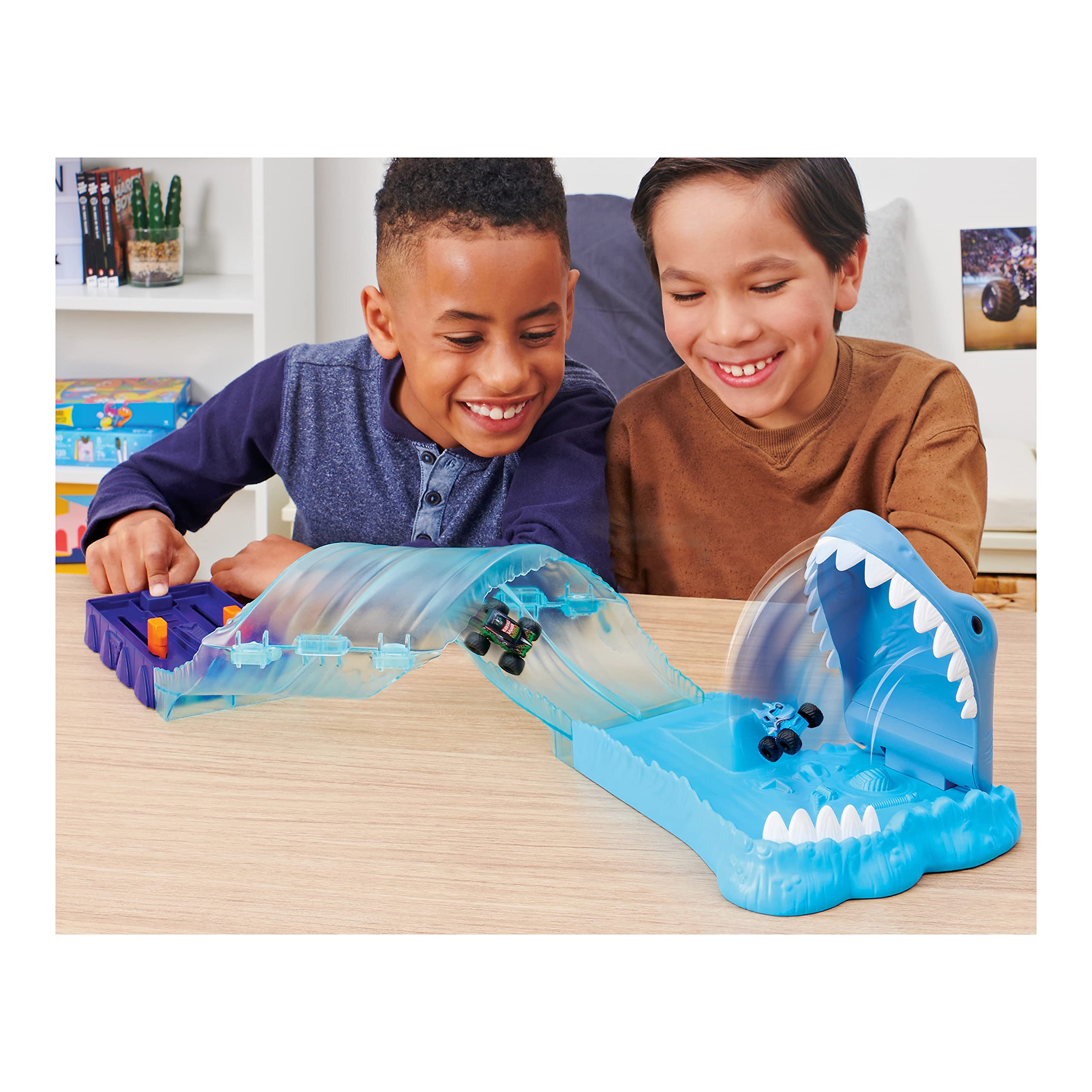 Foto 3 pulgar | Set Monster Jam Mini Megalodon Race con 2 Camiones 1:87 - Venta Internacional