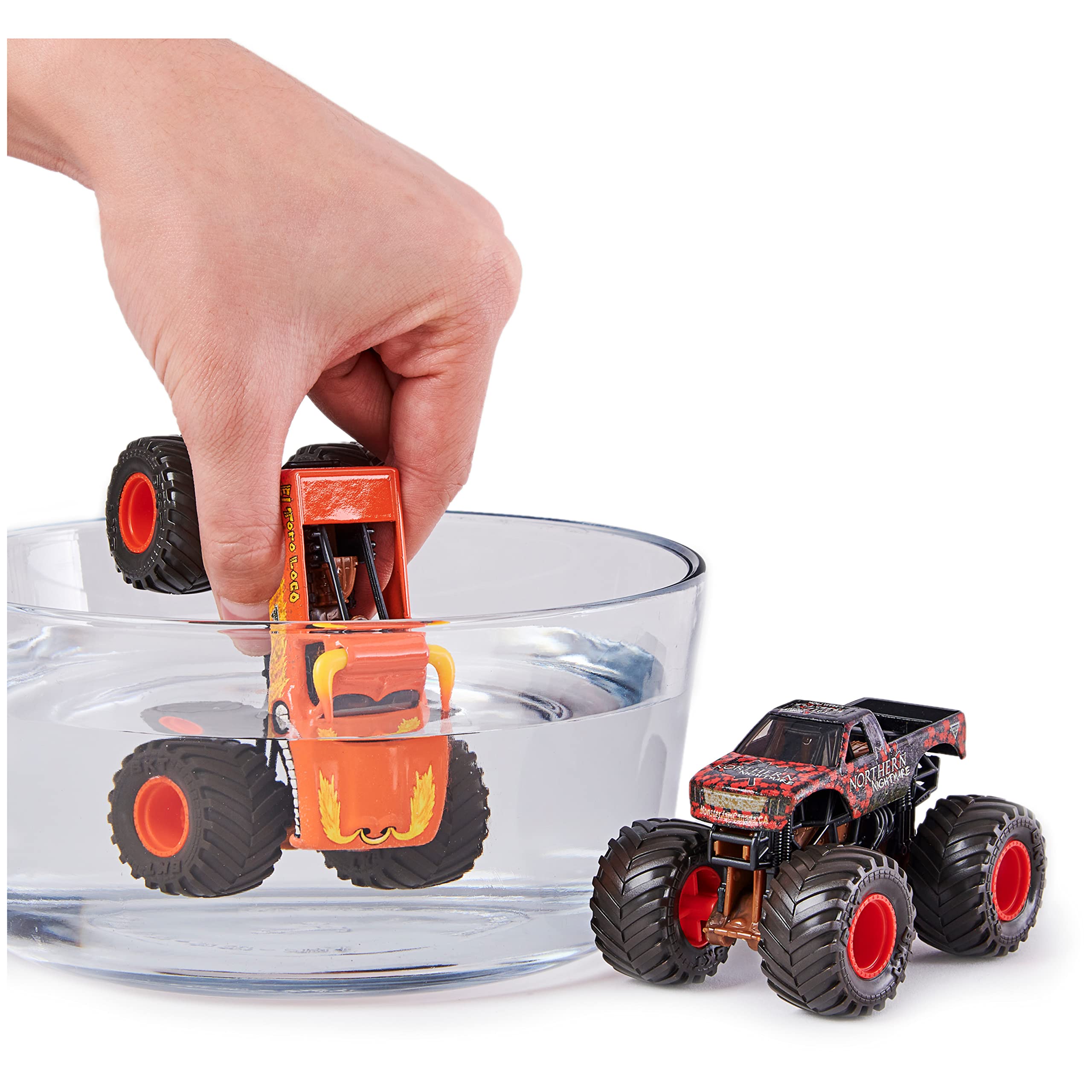 Foto 4 pulgar | Toy Monster Jam El Toro Loco Contra Northern Nightmare 1:64 - Venta Internacional.