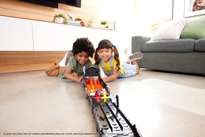 Foto 2 | Auto De Juguete Y Pista Hot Wheels Racerverse Batman Escape Chase - Venta Internacional.