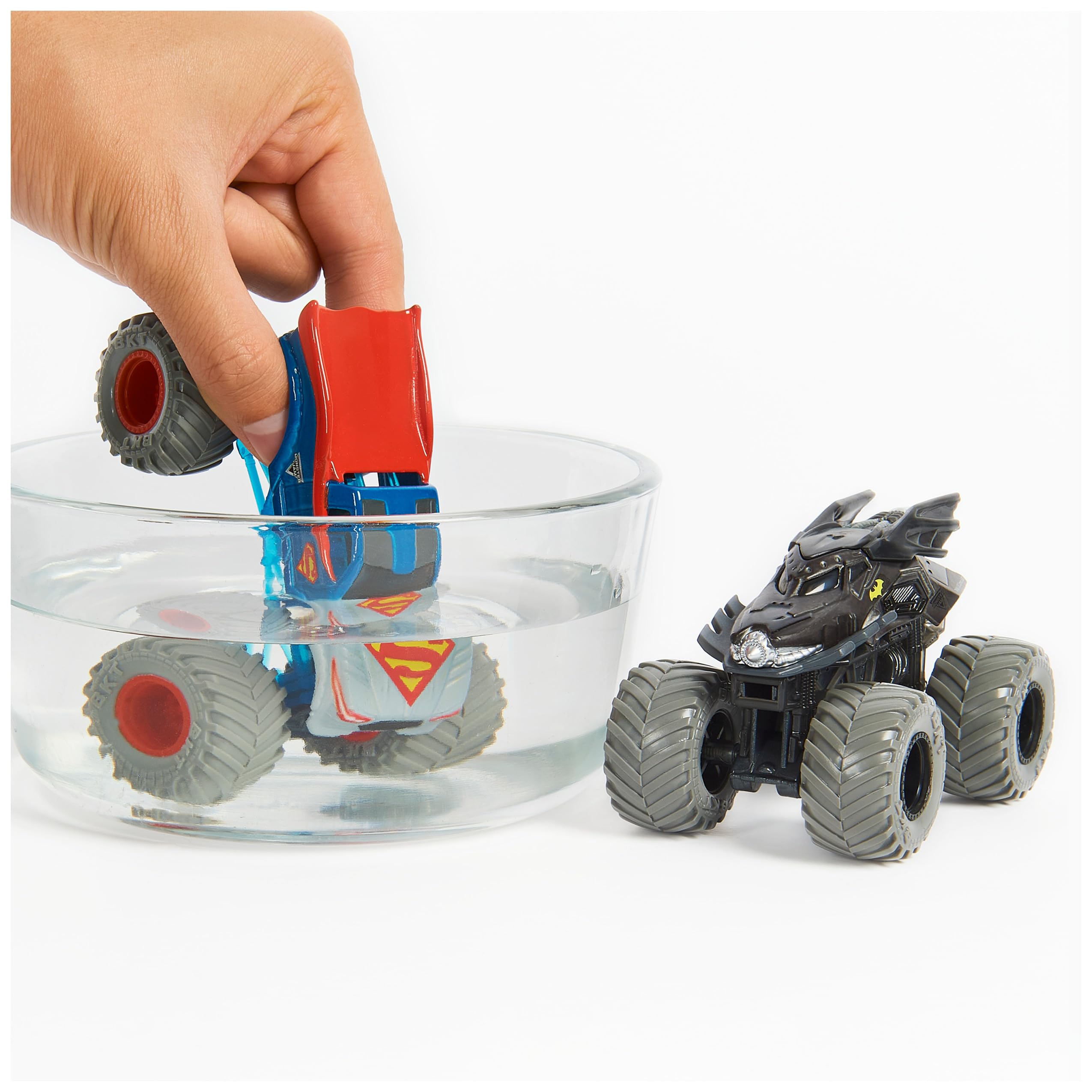 Foto 4 pulgar | Toy Monster Jam Batman Vs. Camiones De Superman Que Cambian De Color - Venta Internacional.