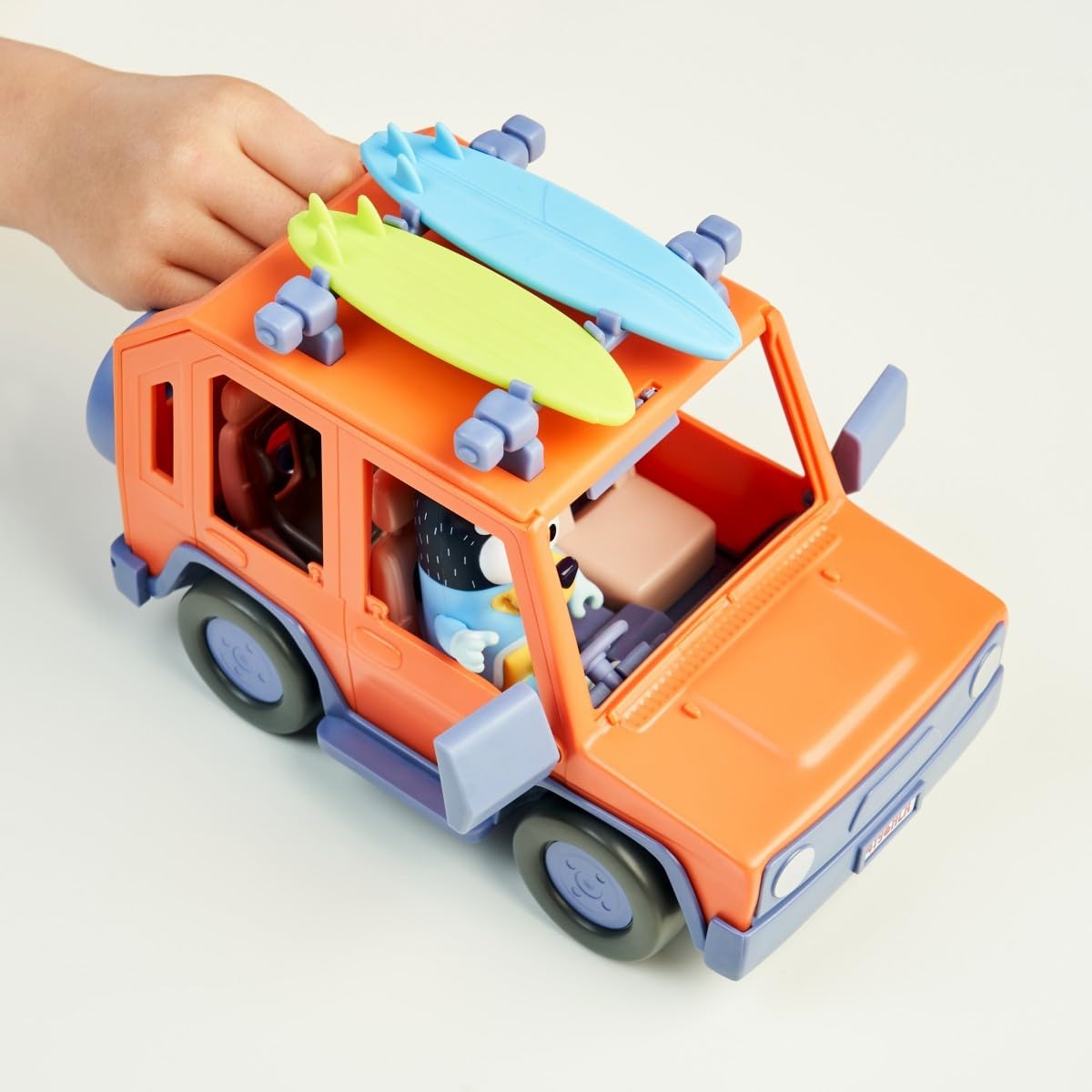 Foto 5 | Vehículo de Juguete Bluey 4wd Family on Figura y 2 Tablas de Surf- Venta Internacional