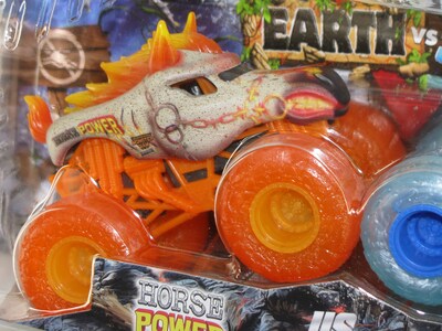Foto 3 | Paquete Doble De Toy Truck Monster Jam Earth Vs Surf A Escala 1:64 - Venta Internacional.