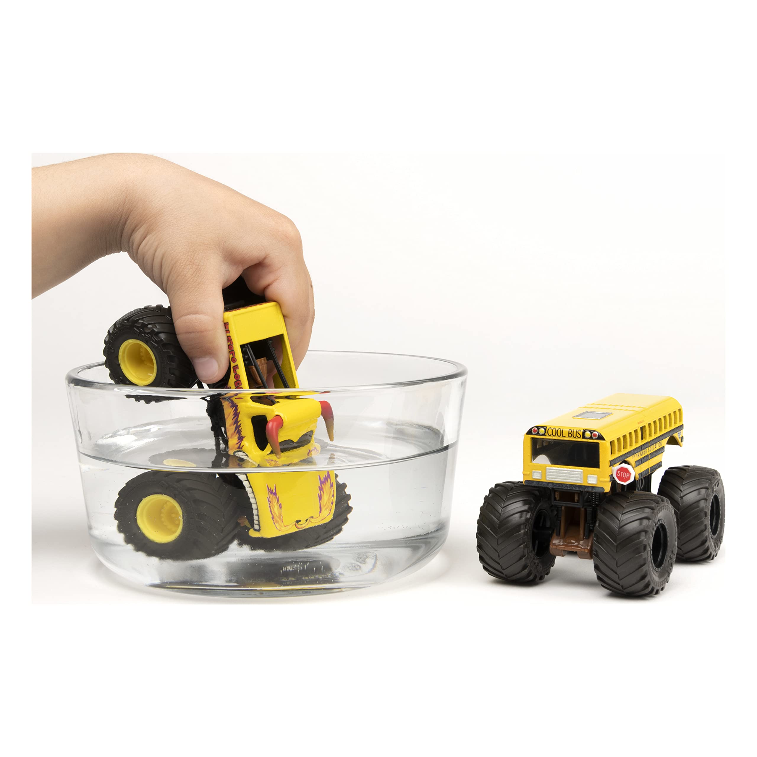Foto 4 pulgar | Toy Monster Jam El Toro Loco Contra La Educación Superior 1:64 - Venta Internacional.