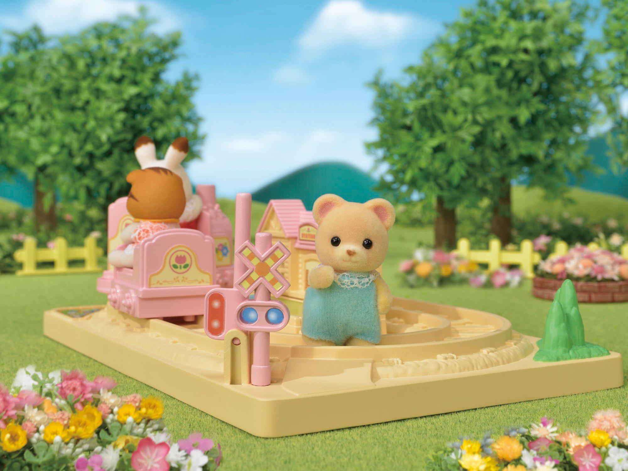 Foto 5 | Figura De Bebé Con Oso De Toy Train Calico Critters - Venta Internacional.