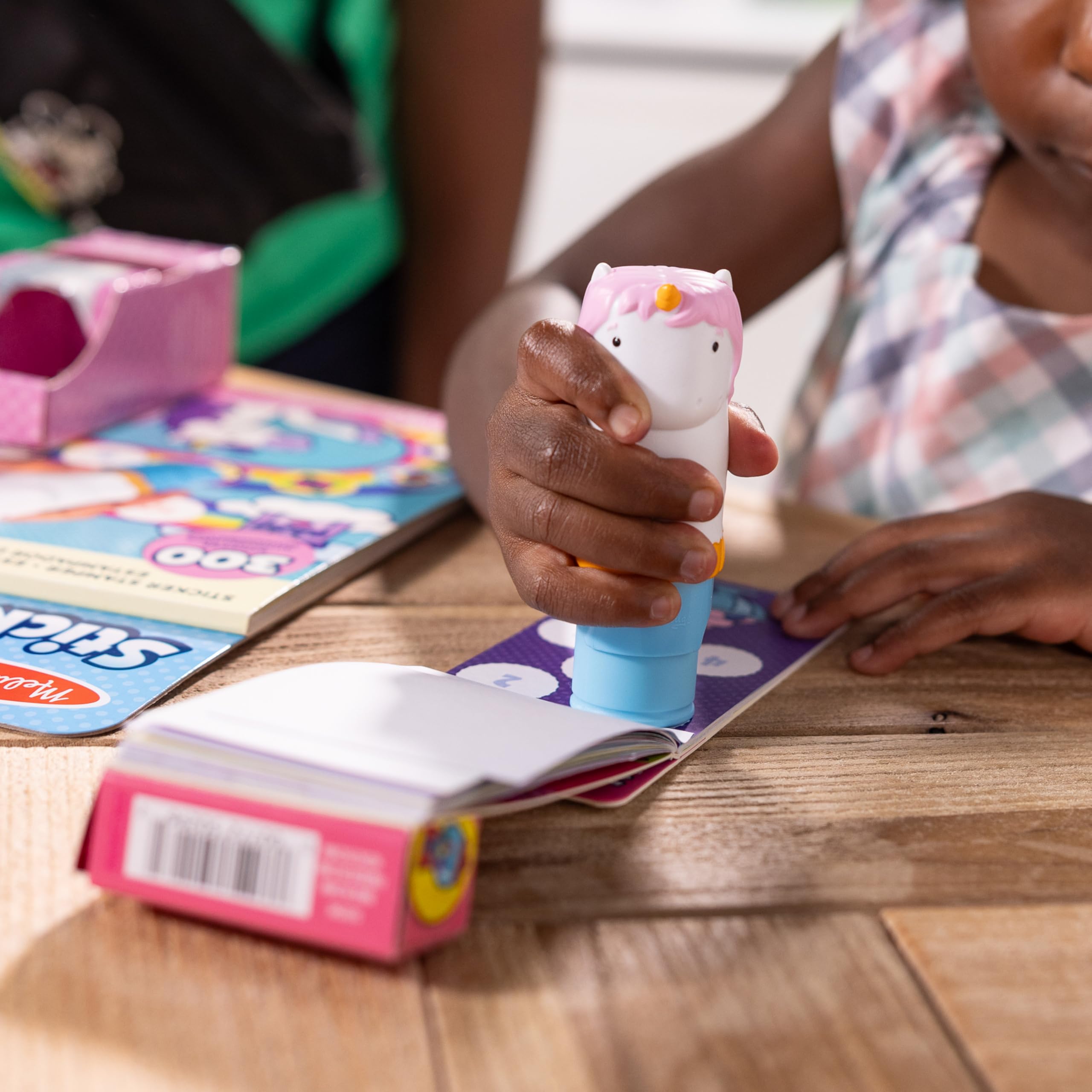 Foto 7 pulgar | Paquete De Pegatinas De Melissa Y Doug ¡guau! ™ Unicornio Con 500 Pegatinas - Venta Internacional.