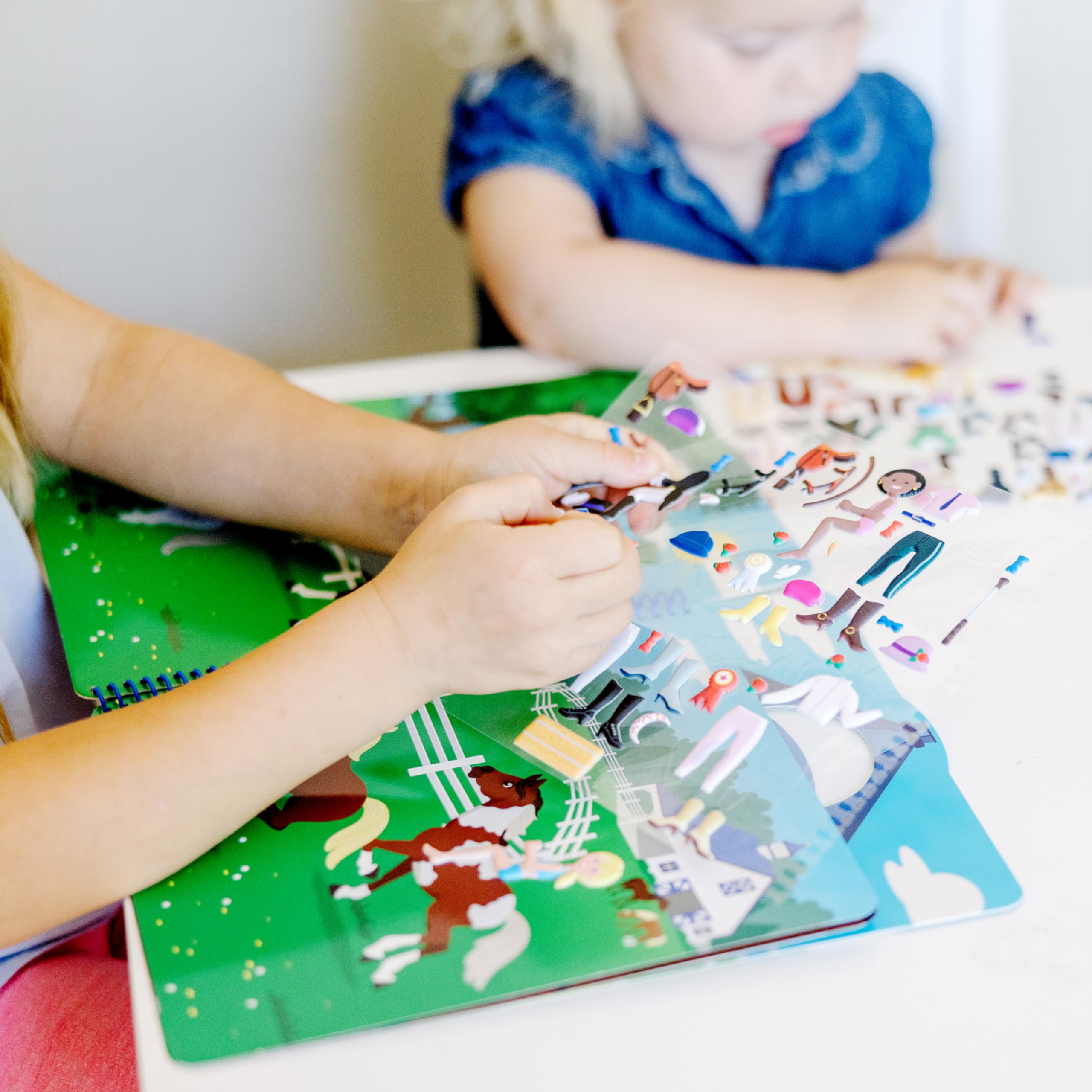 Foto 8 pulgar | Libro De Actividades Con Pegatinas Hinchables Melissa & Doug Riding Club - Venta Internacional.
