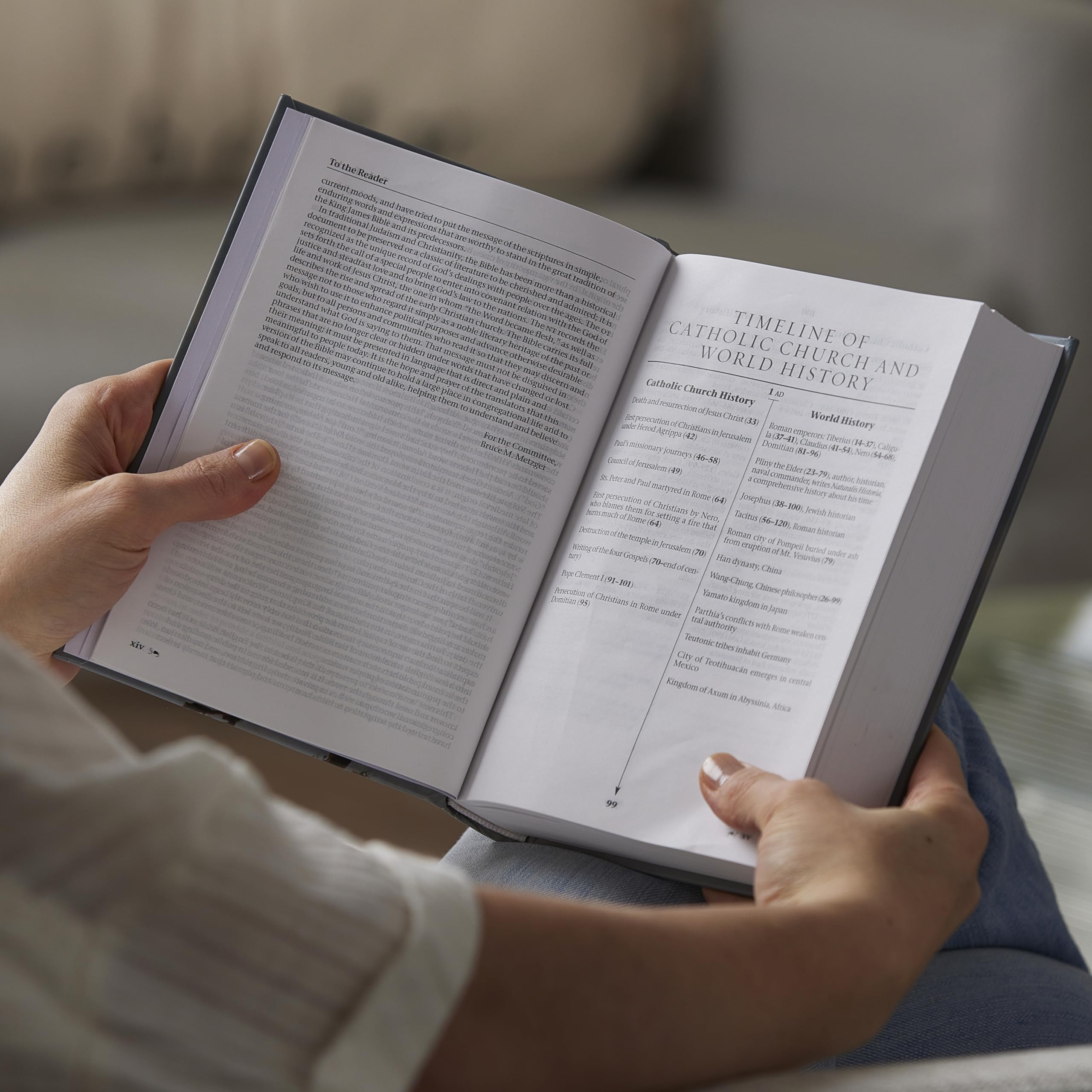 Foto 2 | Libro Nrsv Edición Católica Biblia Lirio De Pascua En Rústica - Venta Internacional.