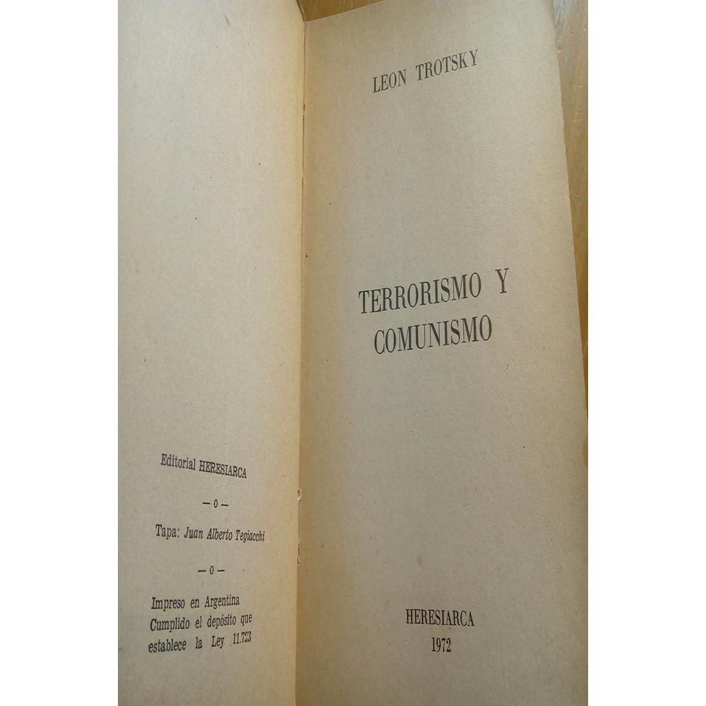 Foto 3 pulgar | Terrorismo Y Comunismo