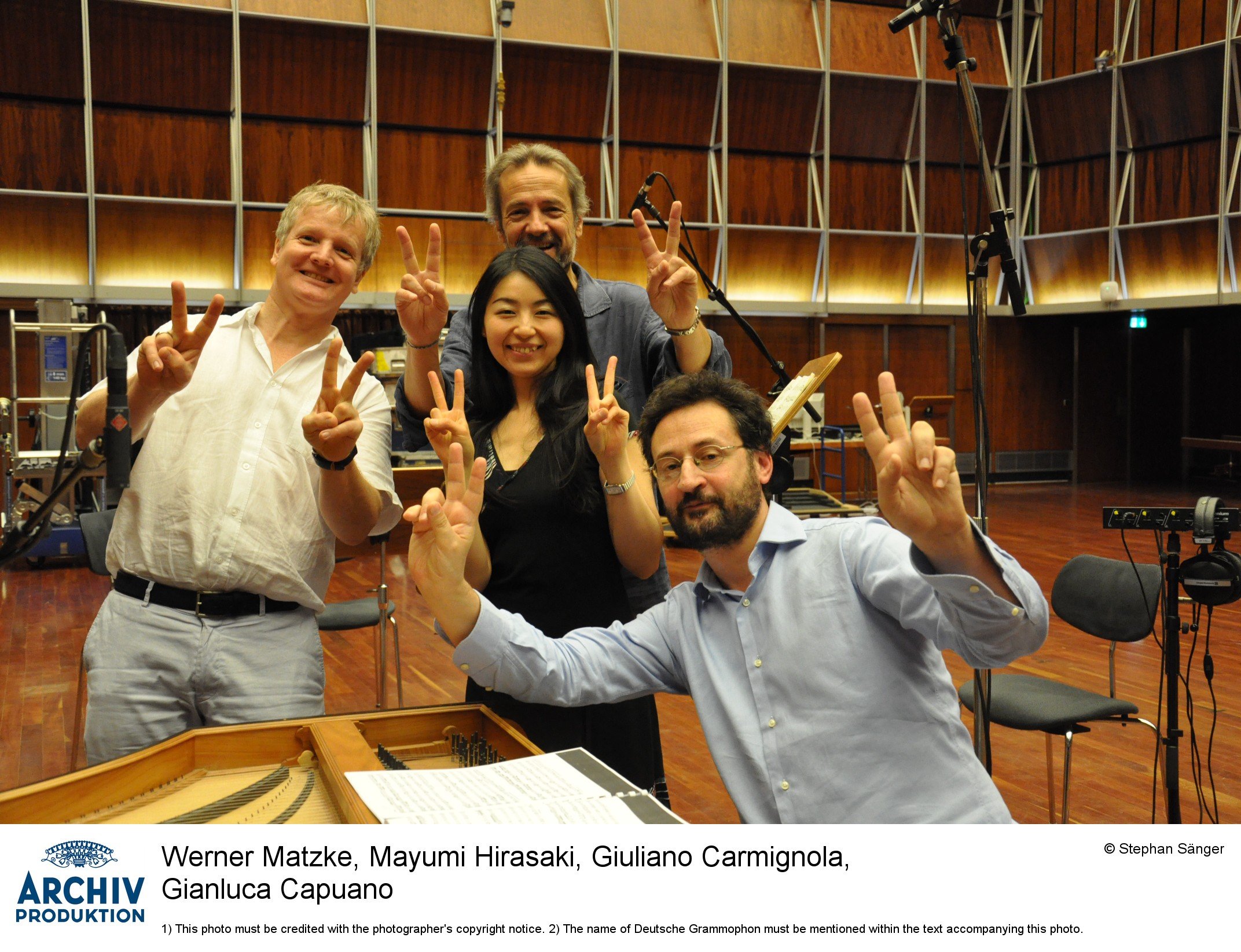 Foto 5 pulgar | Cd De Música Bach Conciertos Para Violín Dolce & Gabbana - Venta Internacional.