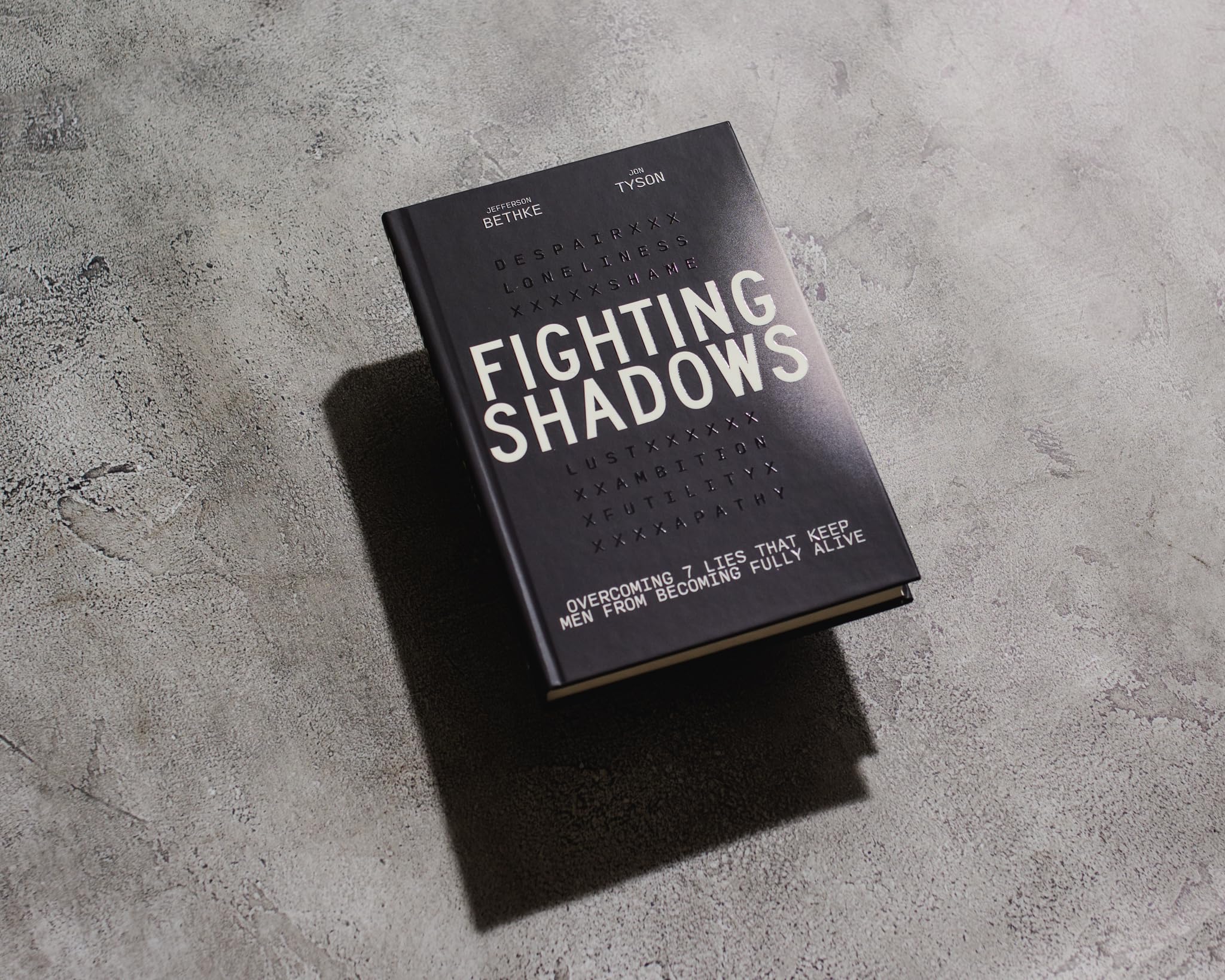 Foto 3 pulgar | Libro Fighting Shadows: Superando 7 Mentiras Que Mantienen Vivos A Los Hombres - Venta Internacional.