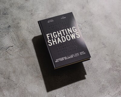 Foto 2 | Libro Fighting Shadows: Superando 7 Mentiras Que Mantienen Vivos A Los Hombres - Venta Internacional.