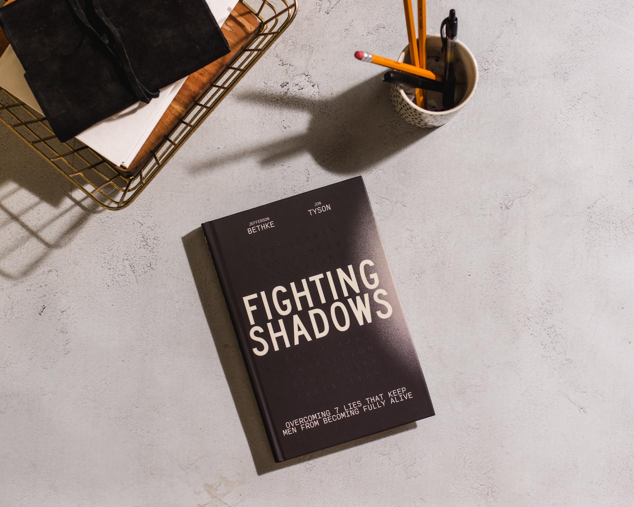 Foto 4 pulgar | Libro Fighting Shadows: Superando 7 Mentiras Que Mantienen Vivos A Los Hombres - Venta Internacional.