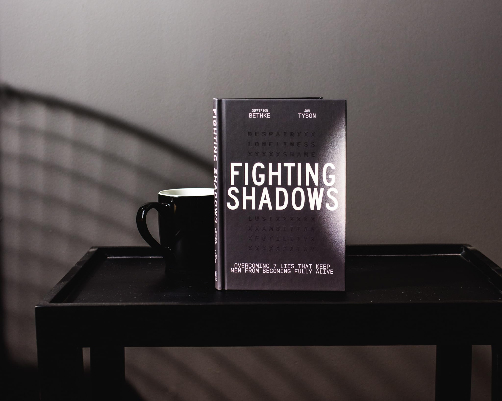 Foto 5 pulgar | Libro Fighting Shadows: Superando 7 Mentiras Que Mantienen Vivos A Los Hombres - Venta Internacional.