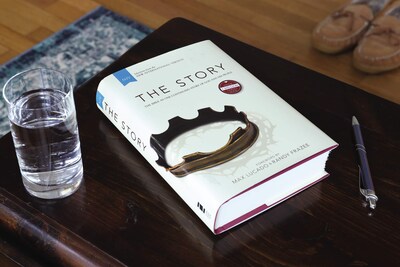 Foto 2 | Libro Zondervan (niv): La Historia, Biblia De Tapa Dura - Venta Internacional.