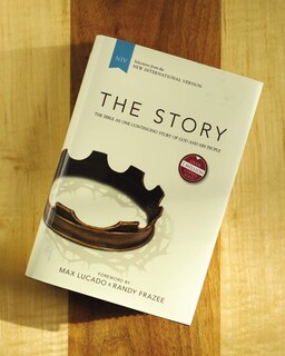 Foto 3 | Libro Zondervan (niv): La Historia, Biblia De Tapa Dura - Venta Internacional.