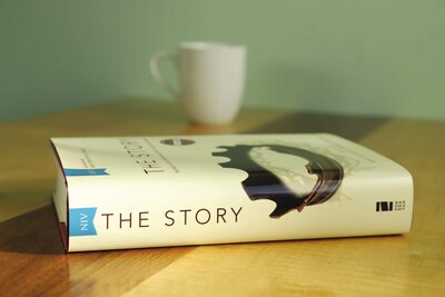 Foto 4 | Libro Zondervan (niv): La Historia, Biblia De Tapa Dura - Venta Internacional.