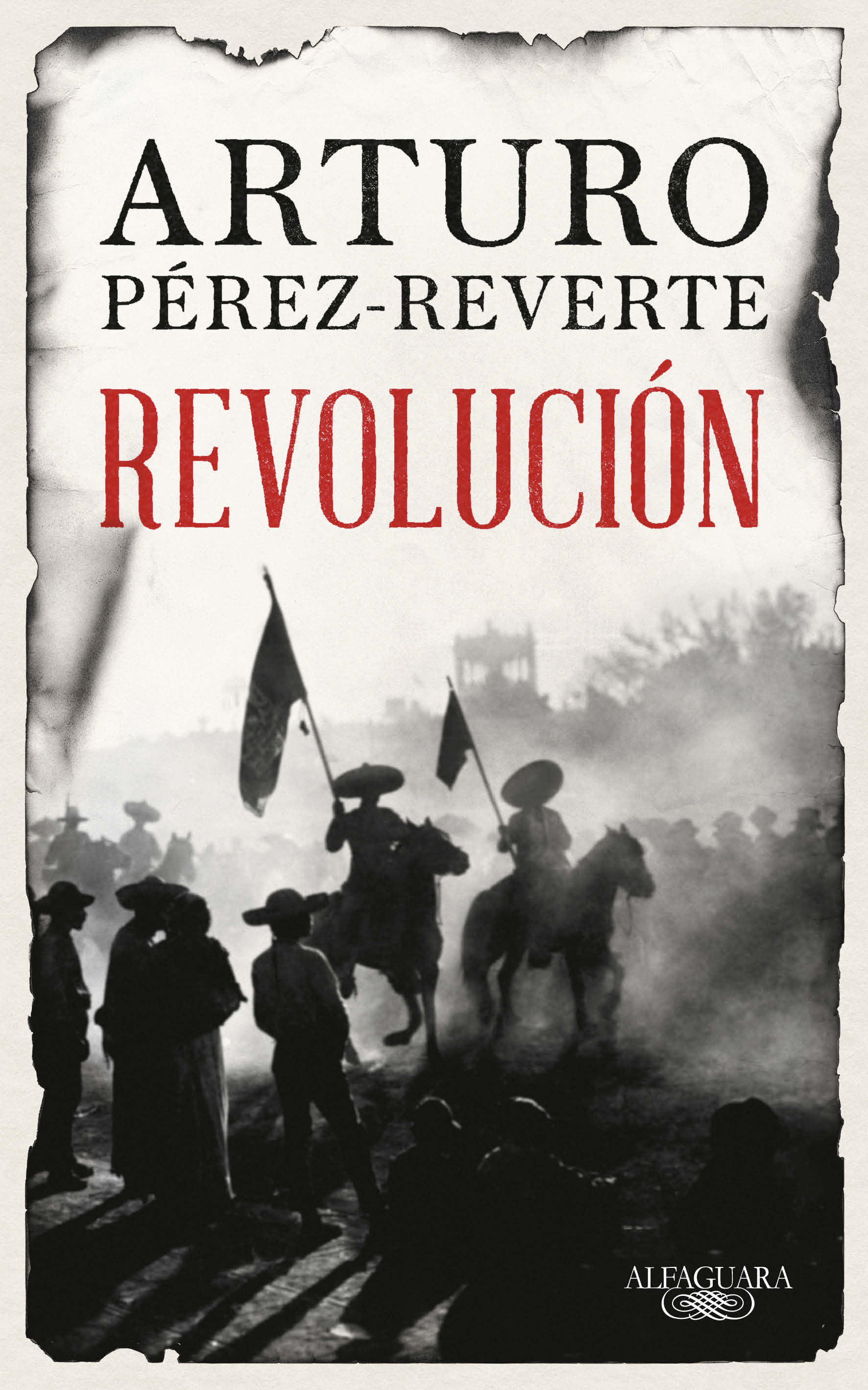 Foto 2 pulgar | Revolución -Alfaguara - Arturo Pérez-Reverte