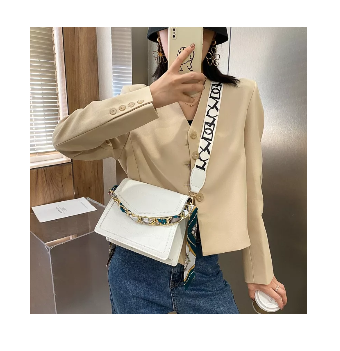 Foto 4 pulgar | Bolsa Bandolera Belug Blanca