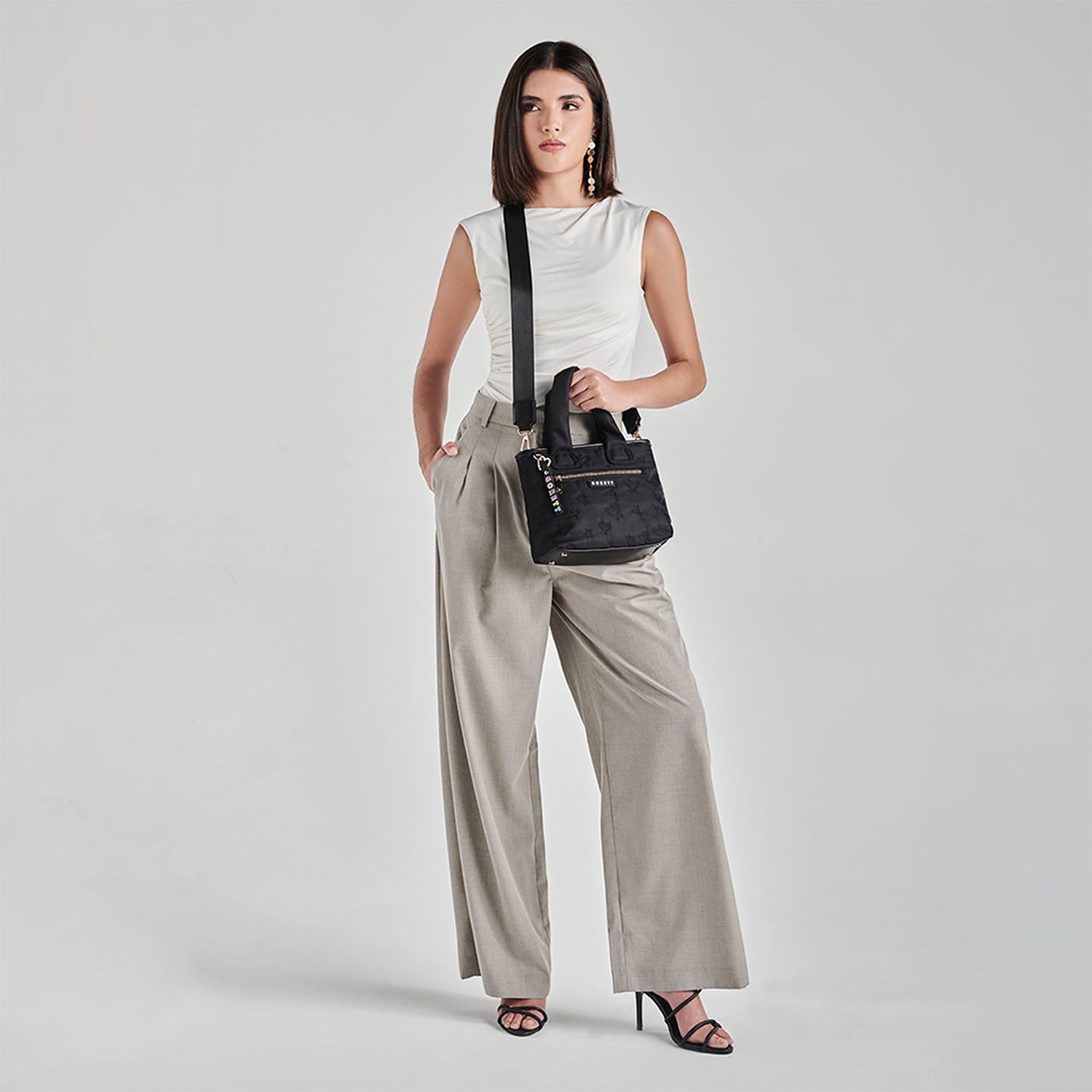 Foto 9 pulgar | Satchel Gorett Karime Negro para Mujer