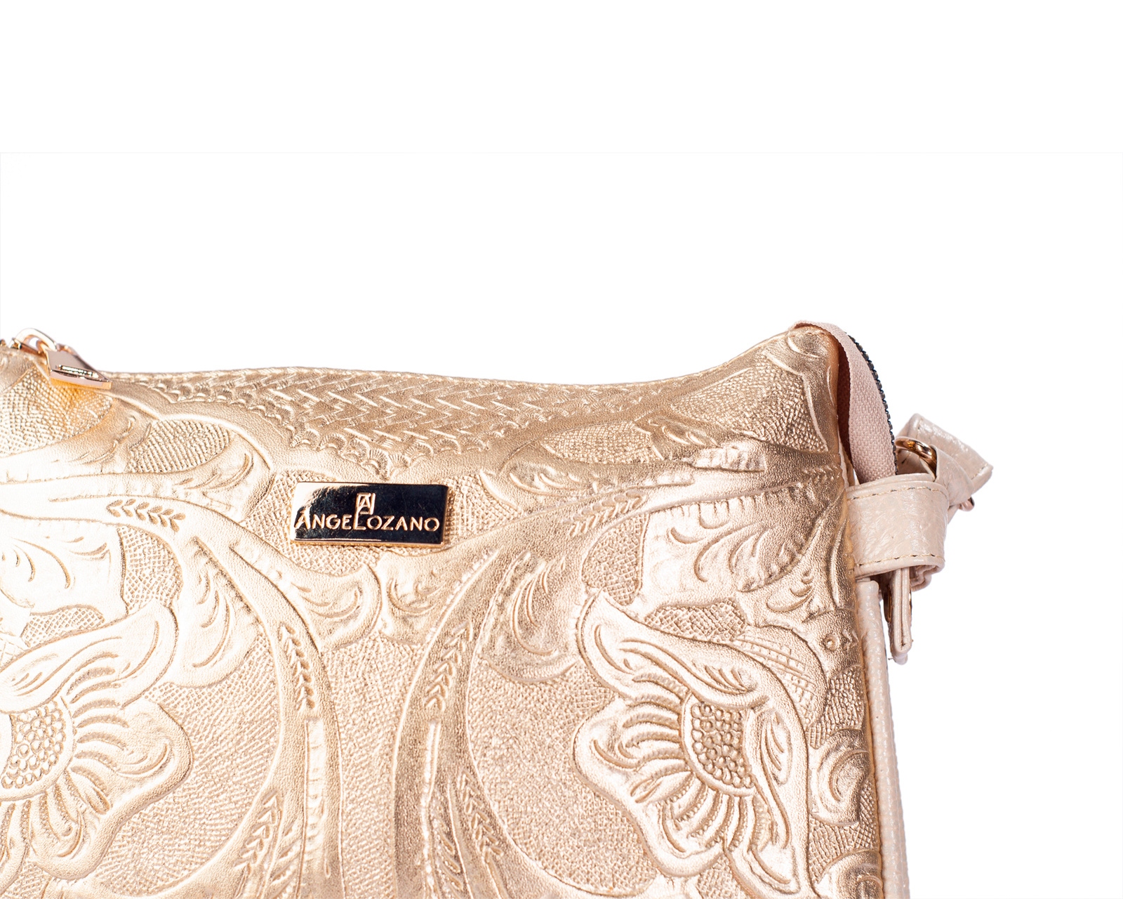 Foto 5 pulgar | Bolso A Ángelozano Tipo Crossbody De Piel Vacuna Con Grabado Tipo Cincelado Modelo Jaqueline Color Oro Rosado