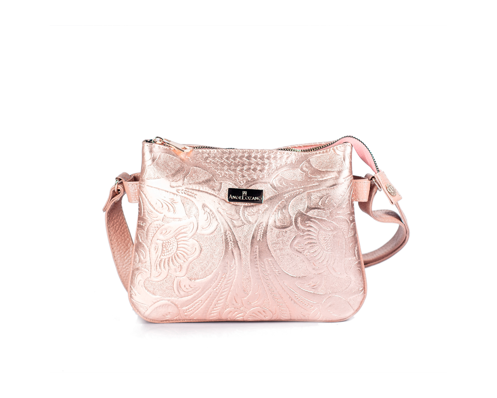 Bolso A Ángelozano Tipo Crossbody De Piel Vacuna Con Grabado Tipo Cincelado Modelo Jaqueline